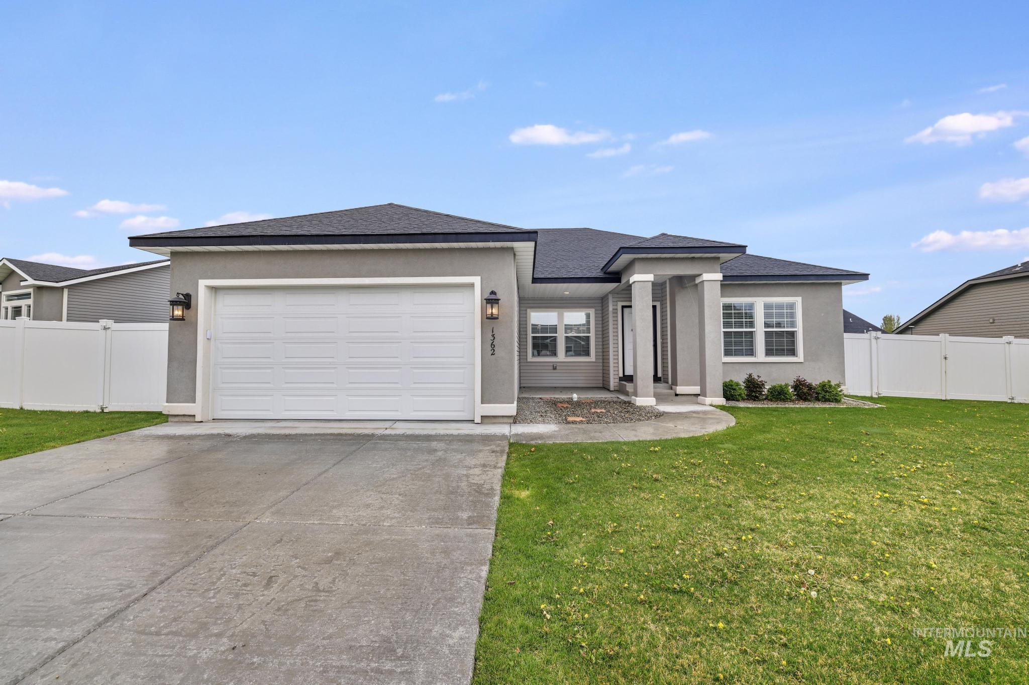 1362 Golden Pheasant Dr Property Photo 2