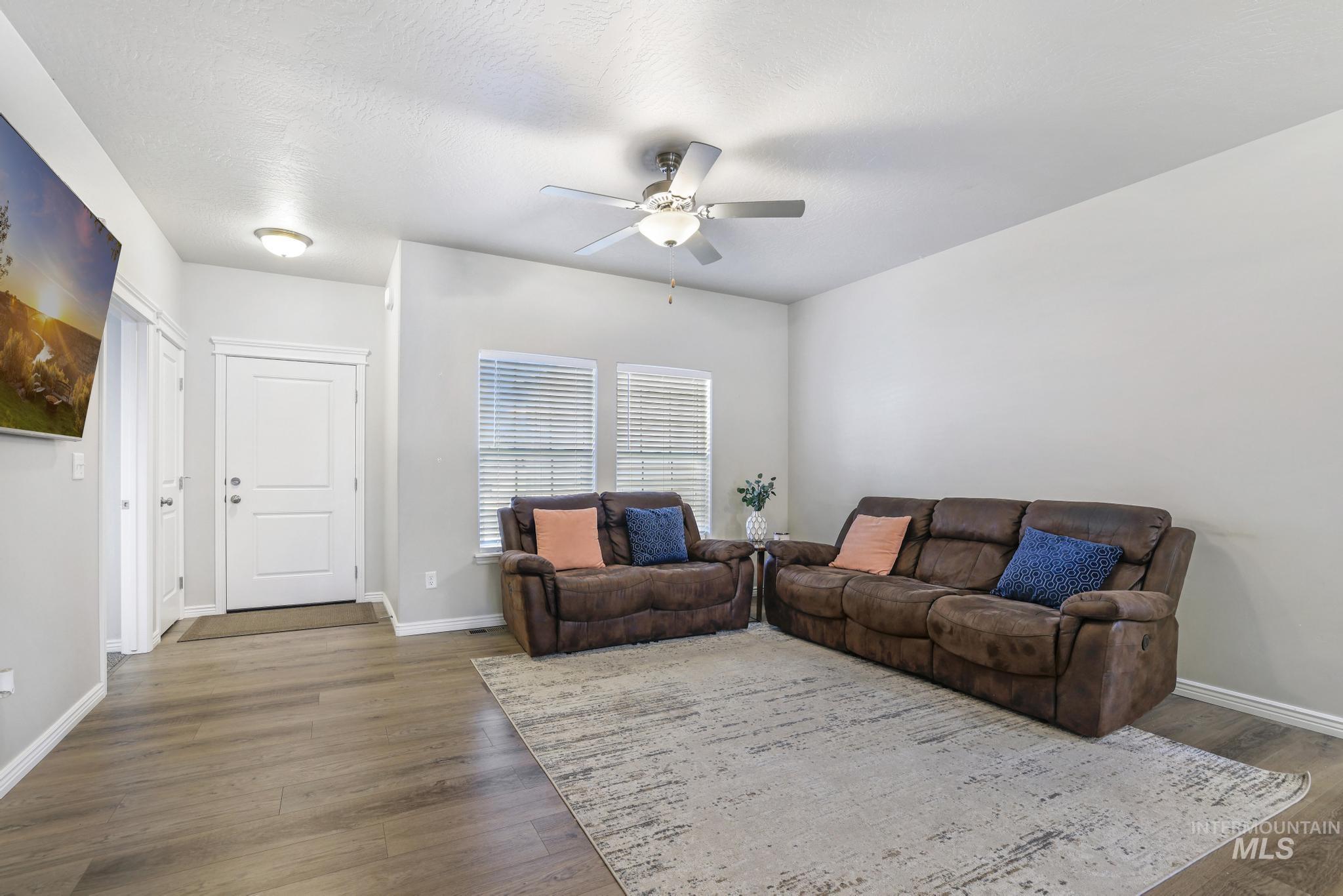 1362 Golden Pheasant Dr Property Photo 8