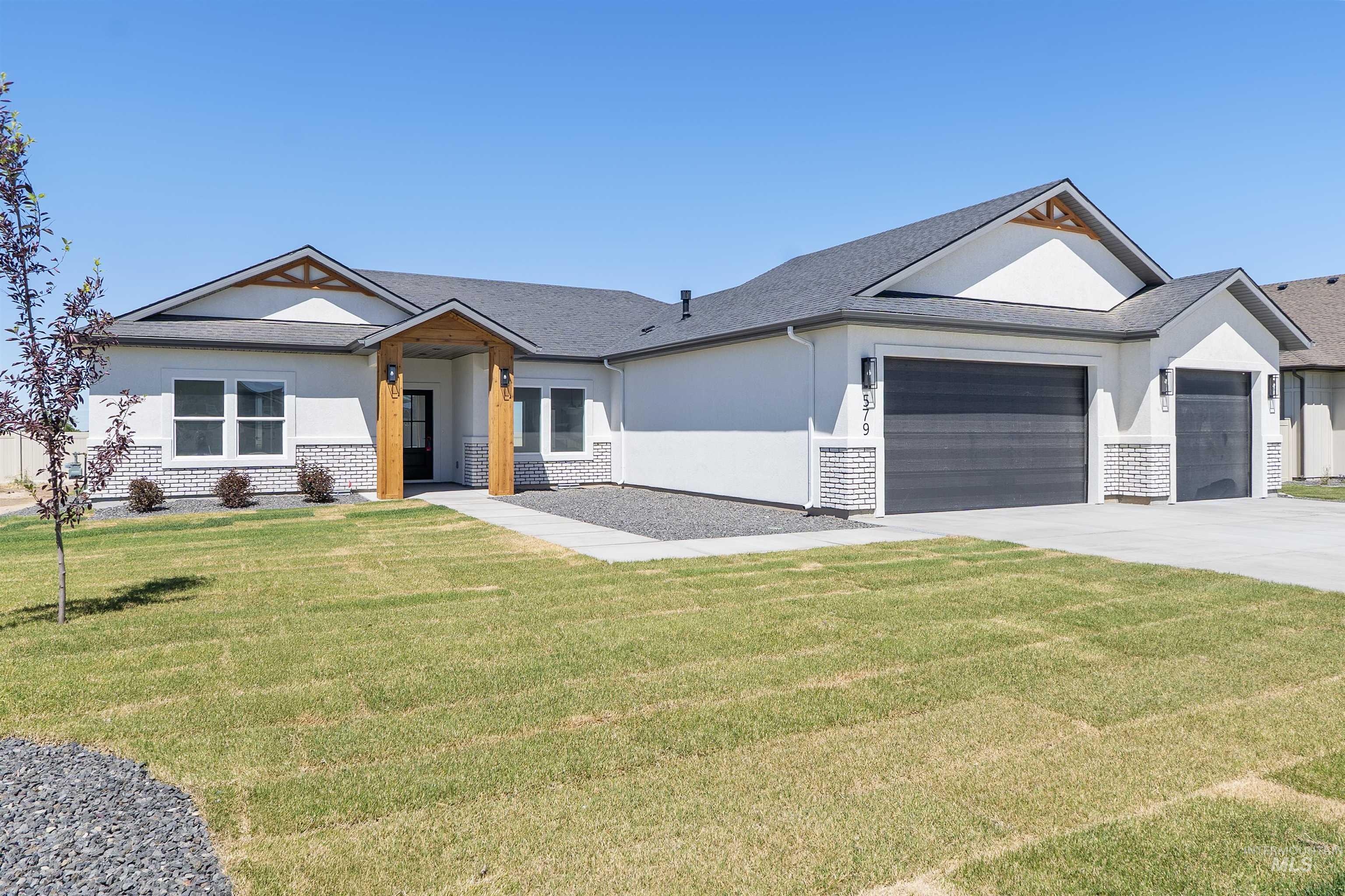 579 Moonstone Property Photo 1