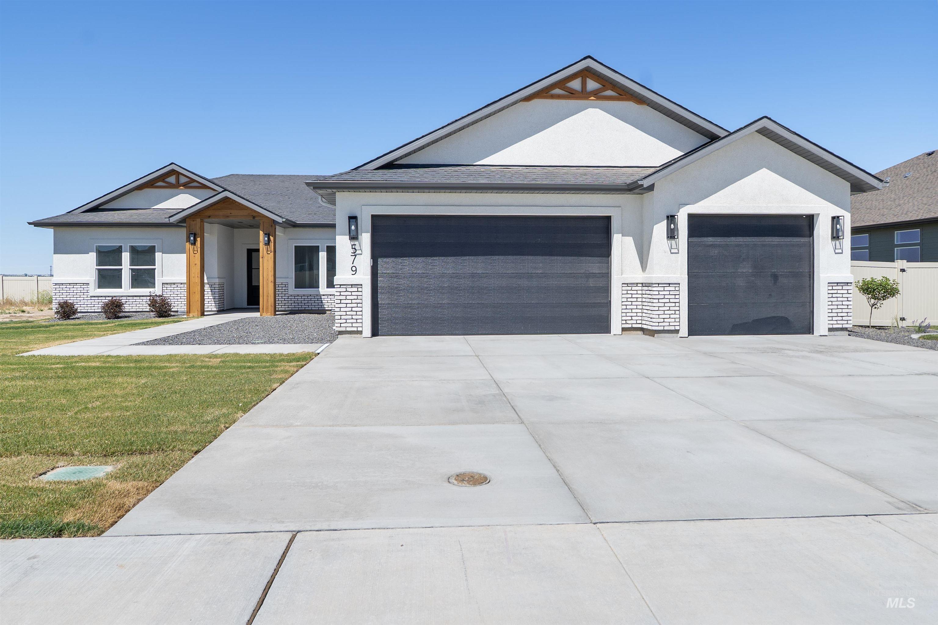 579 Moonstone Property Photo 2