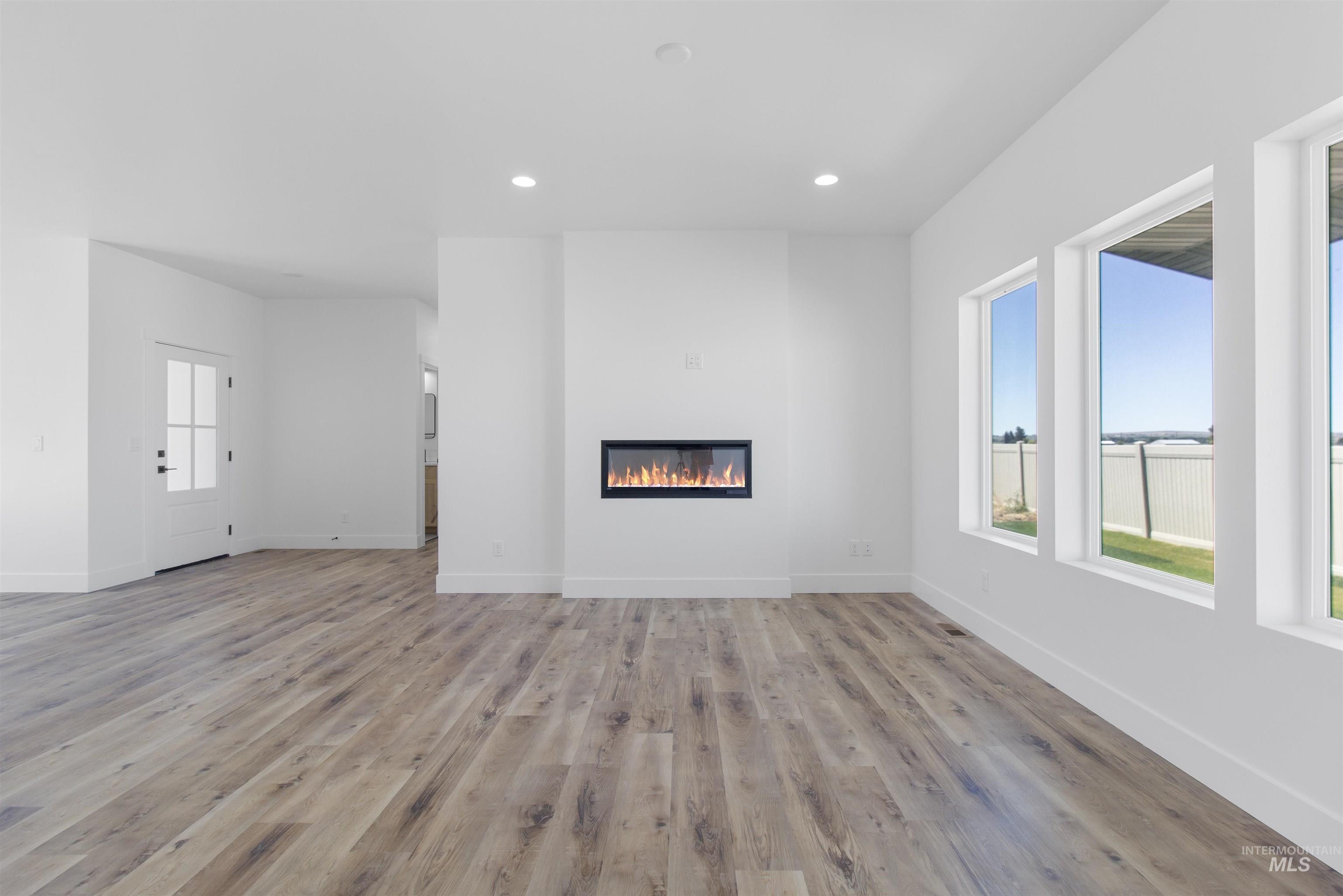 579 Moonstone Property Photo 3