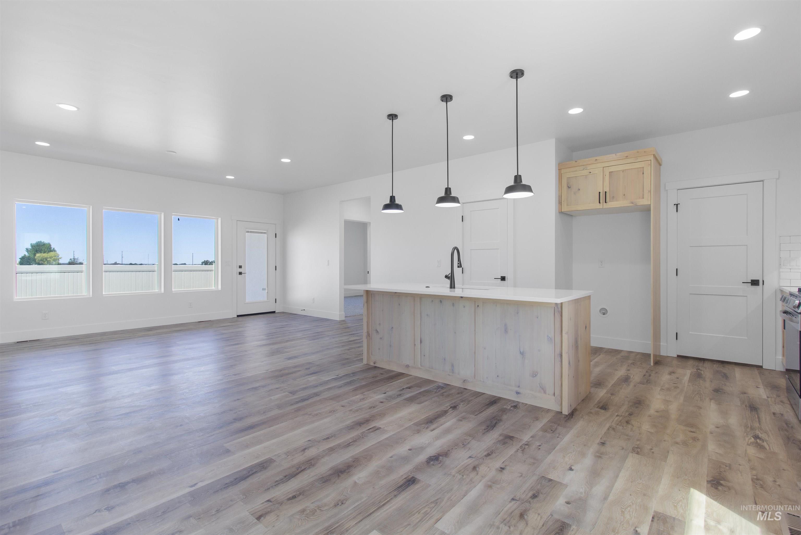 579 Moonstone Property Photo 5