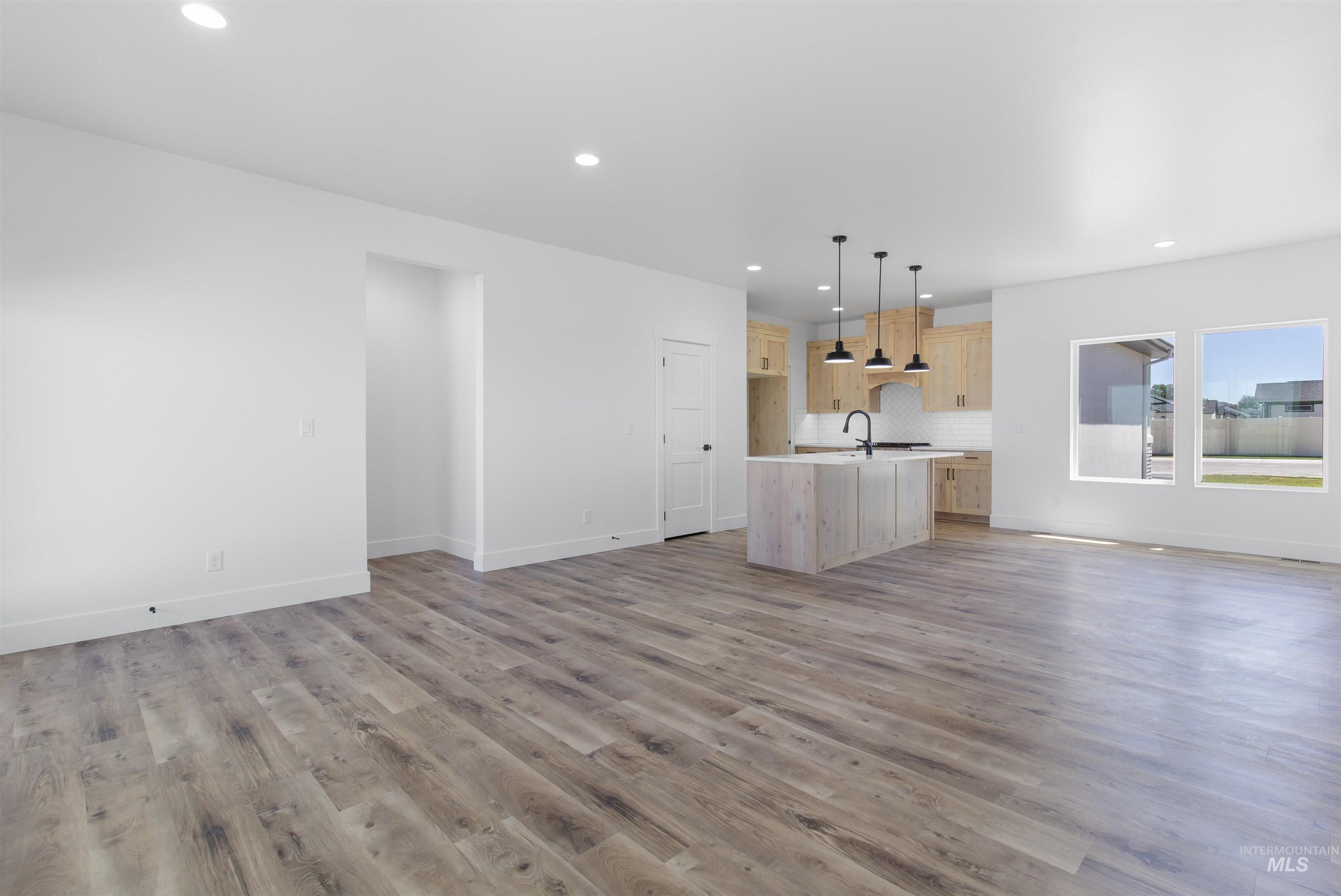 579 Moonstone Property Photo 8