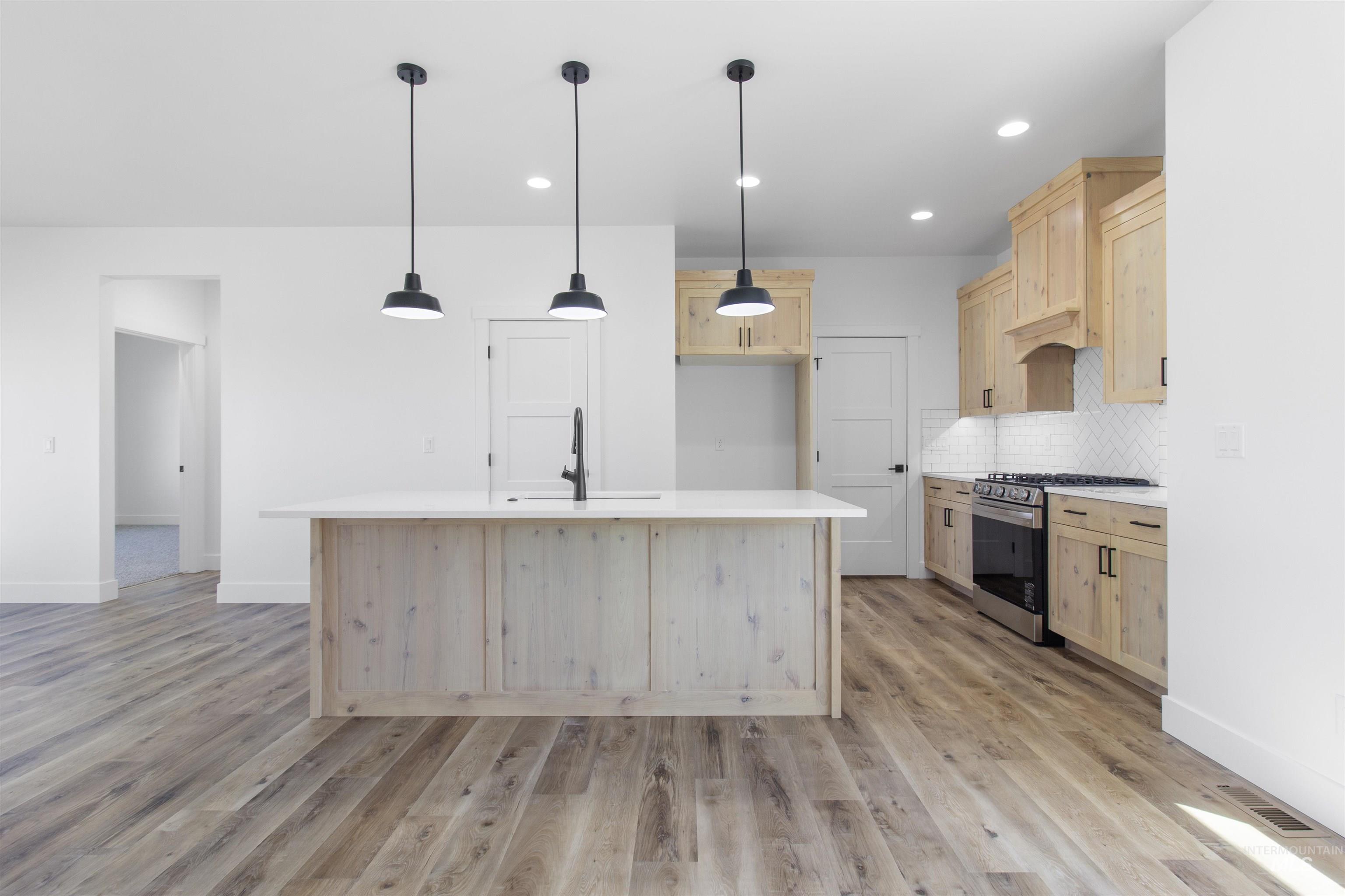 579 Moonstone Property Photo 9