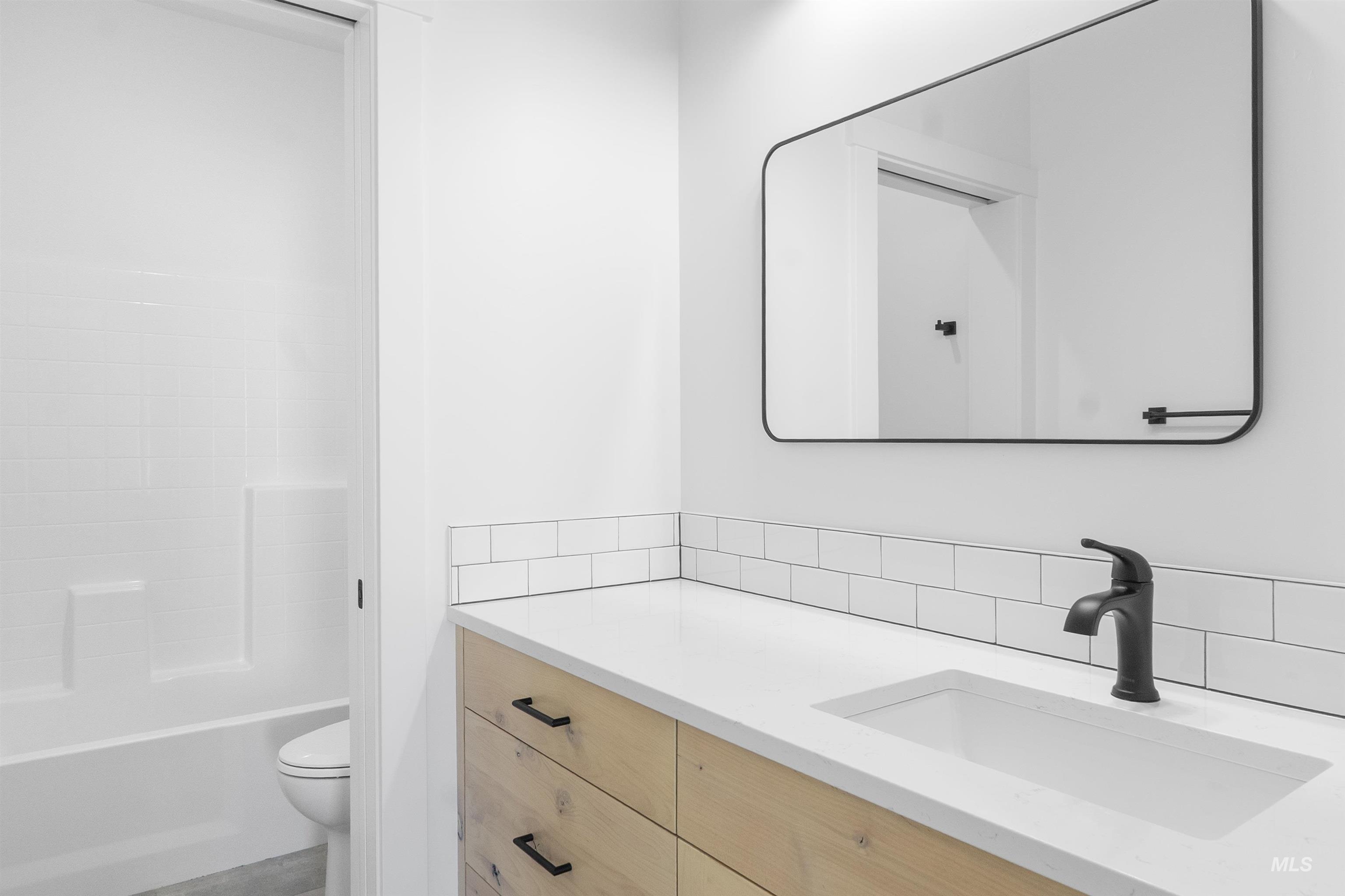 579 Moonstone Property Photo 26