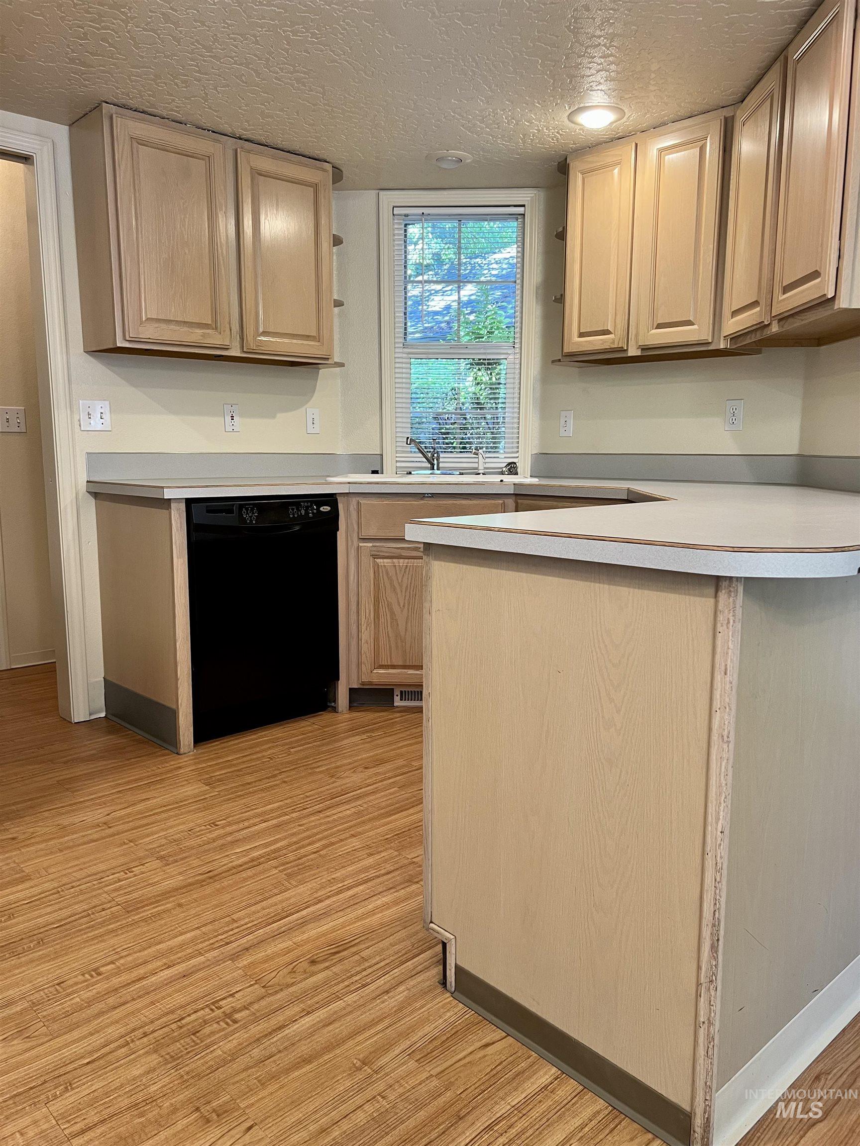 7949 W Holt Ct. Property Photo 4