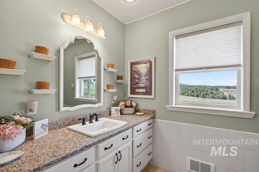 1086 E Rock Creek Rd Property Photo 26