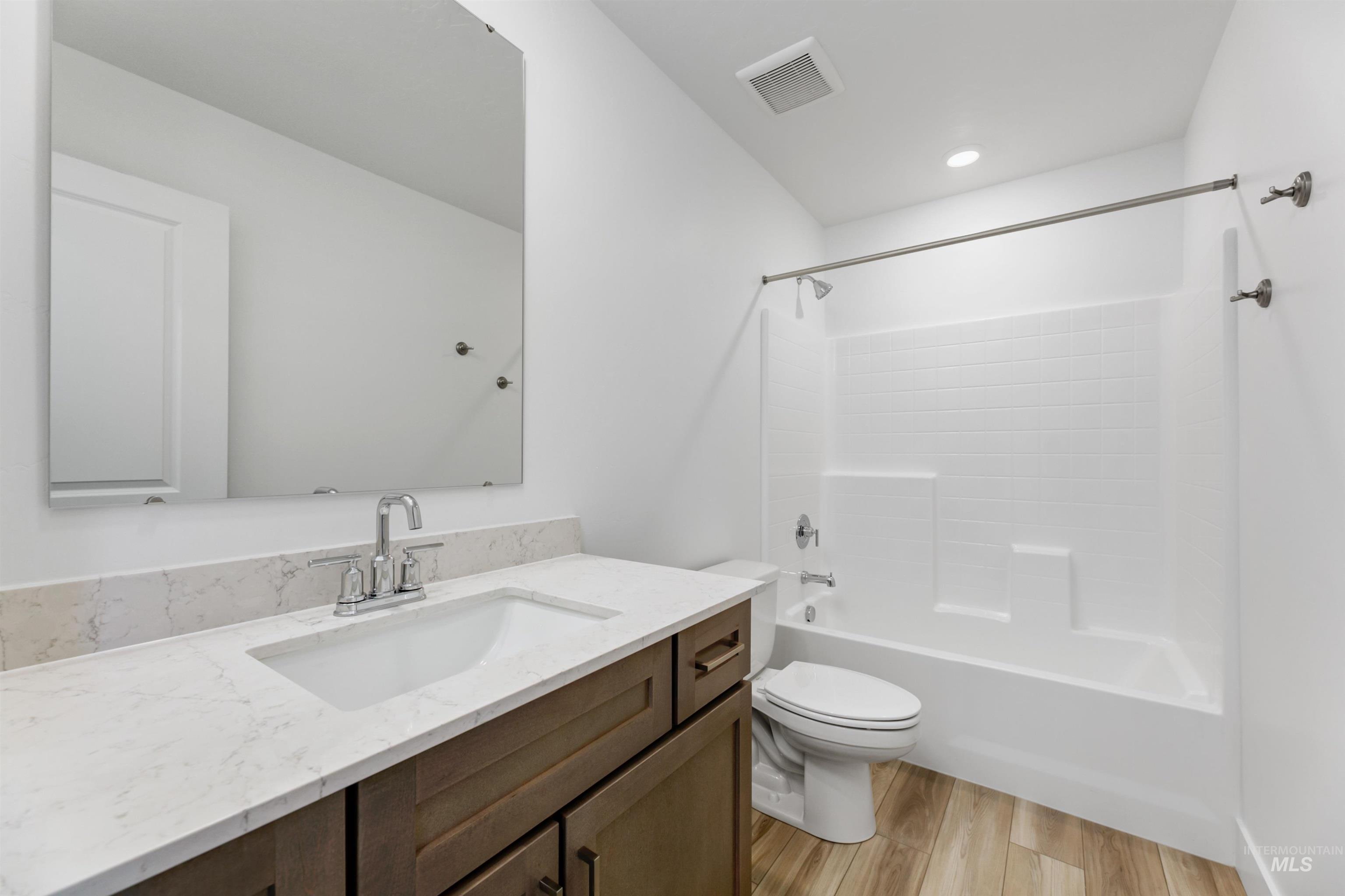 5039 N Corbell Ave Property Photo 14