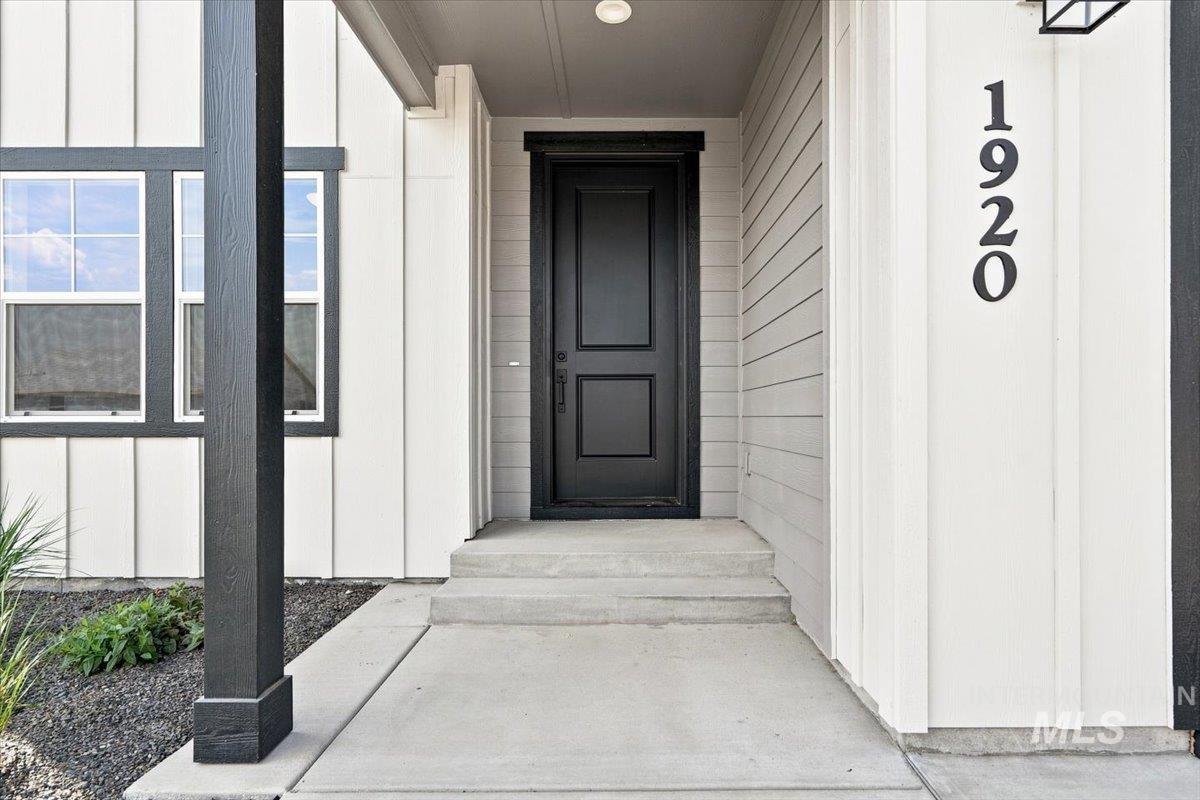 1920 Windhelm St Property Photo 2