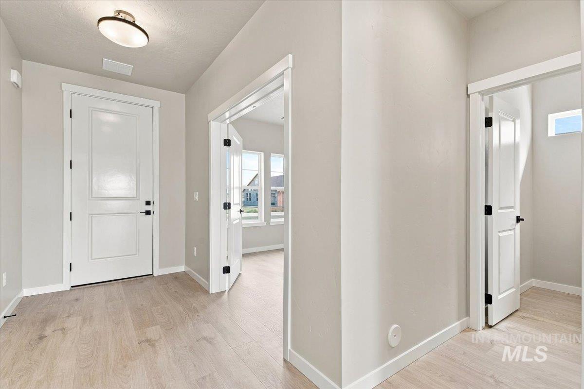 1920 Windhelm St Property Photo 4
