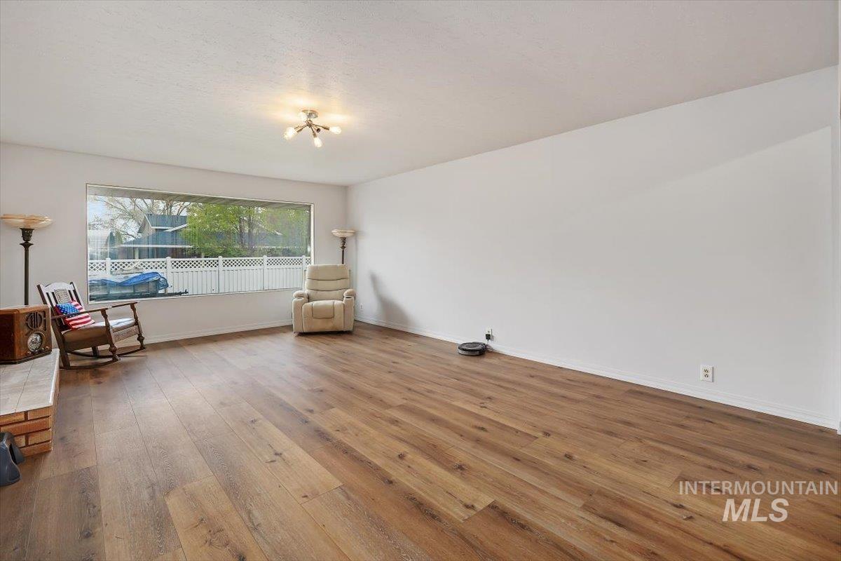 2012 21st Property Photo 9