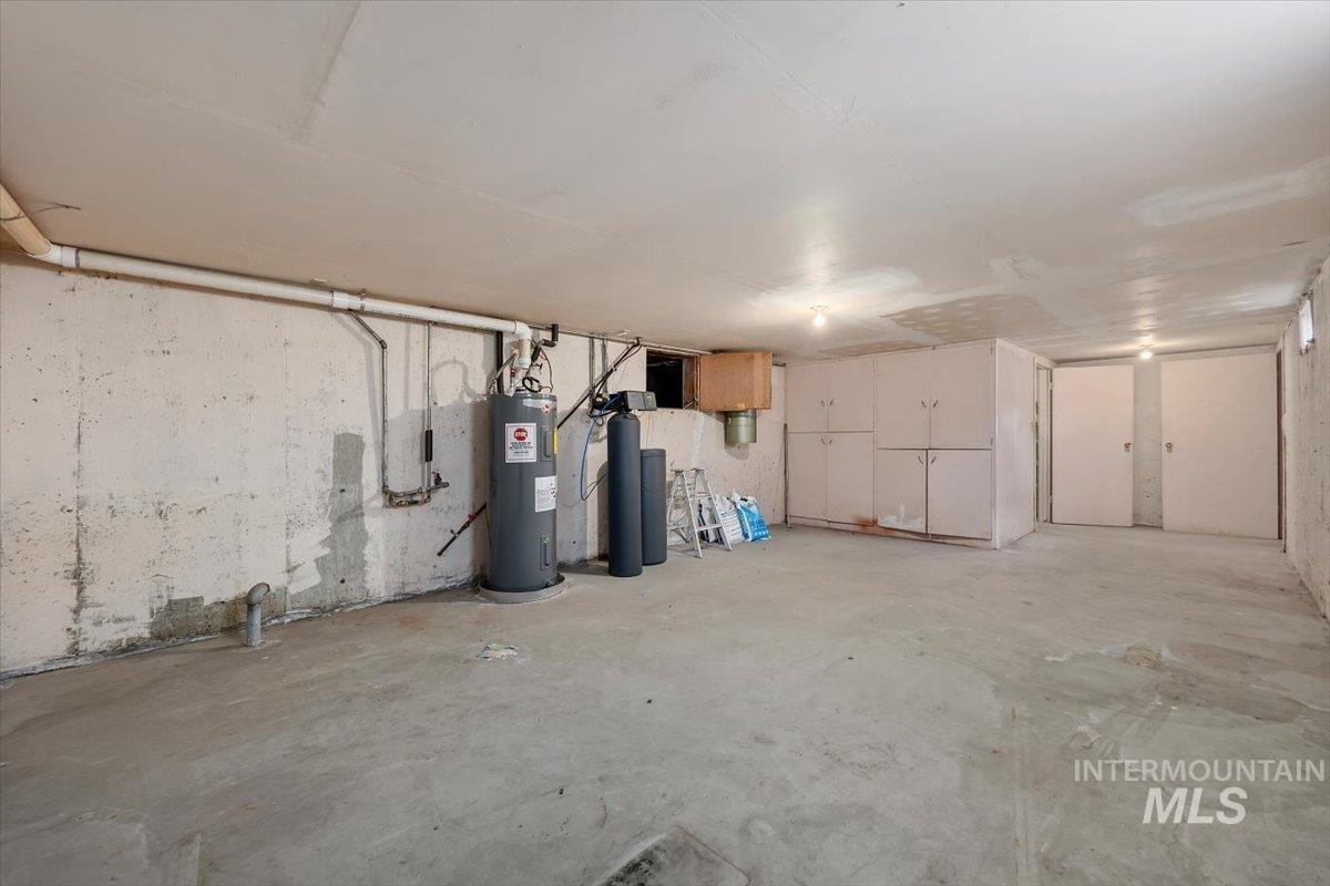 2012 21st Property Photo 32