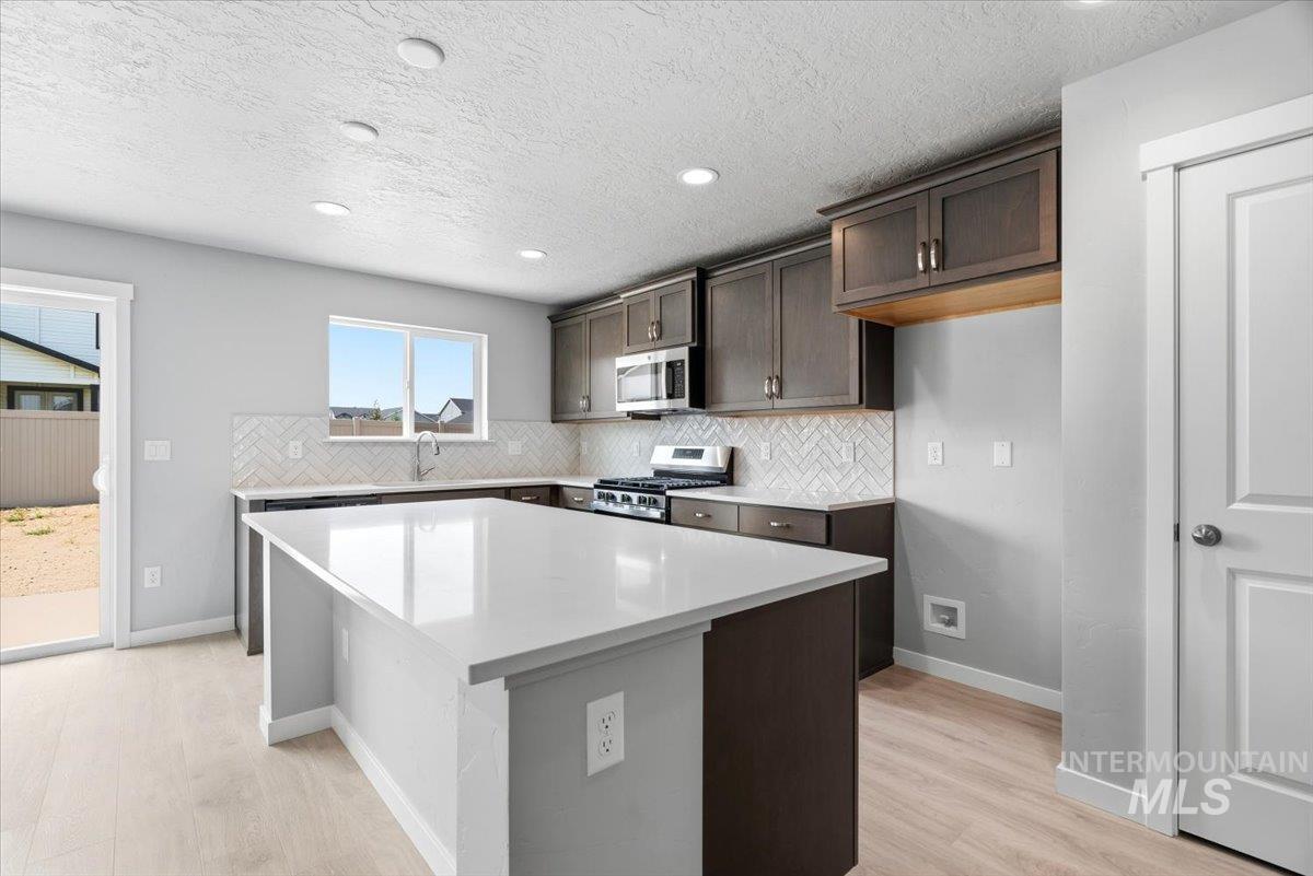 19375 Snowyside Way Property Photo 11