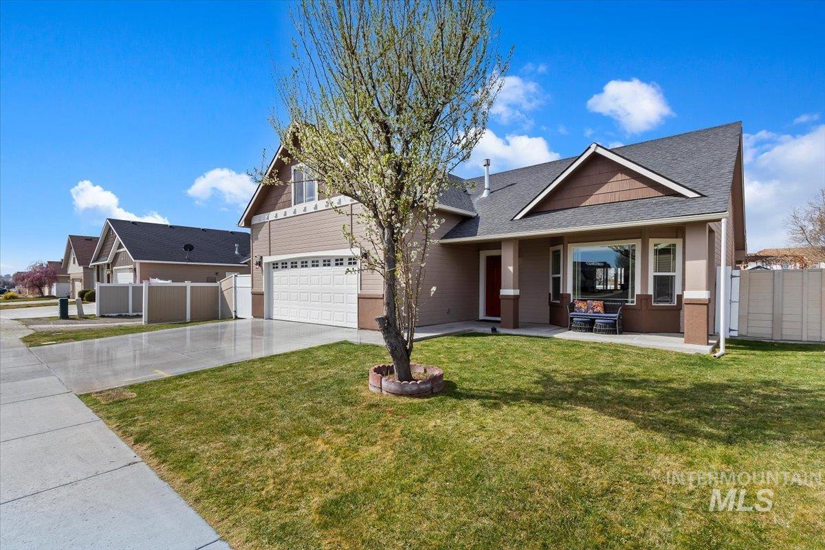 581 Creekside Way Property Photo 3