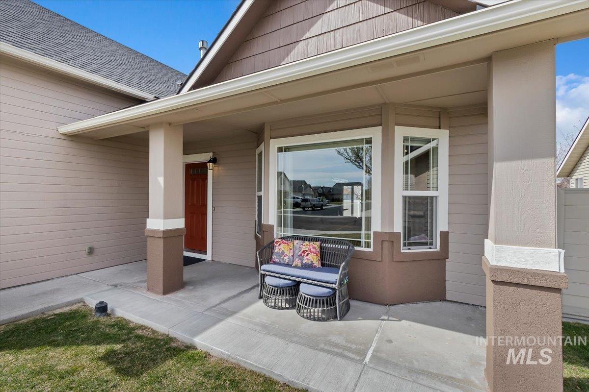 581 Creekside Way Property Photo 4