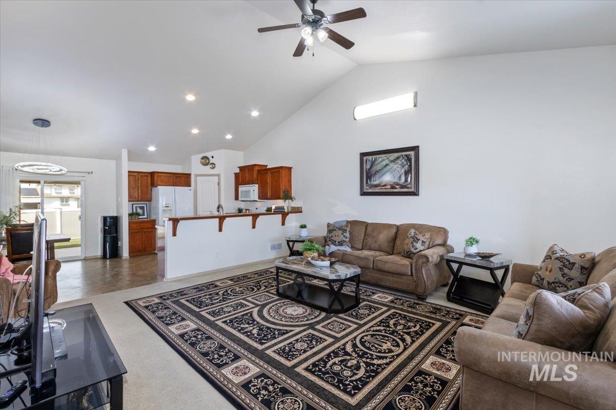 581 Creekside Way Property Photo 6