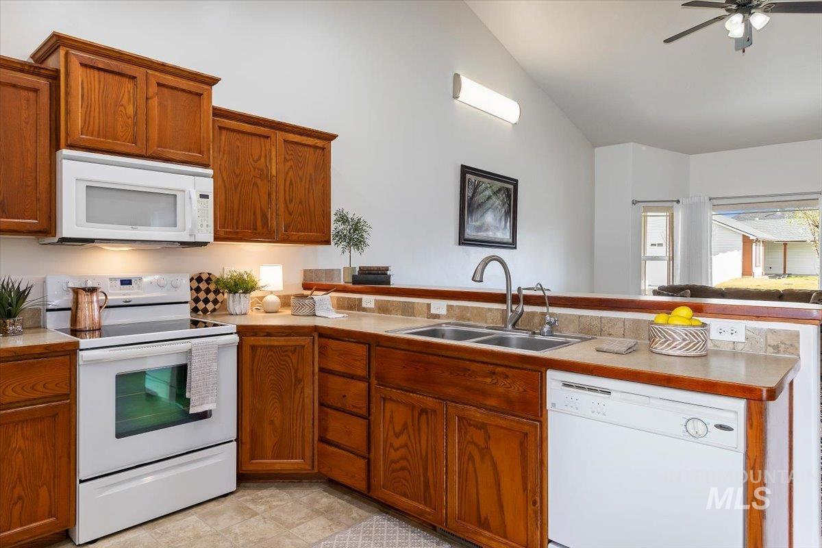 581 Creekside Way Property Photo 11