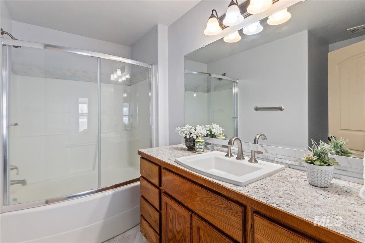 581 Creekside Way Property Photo 14