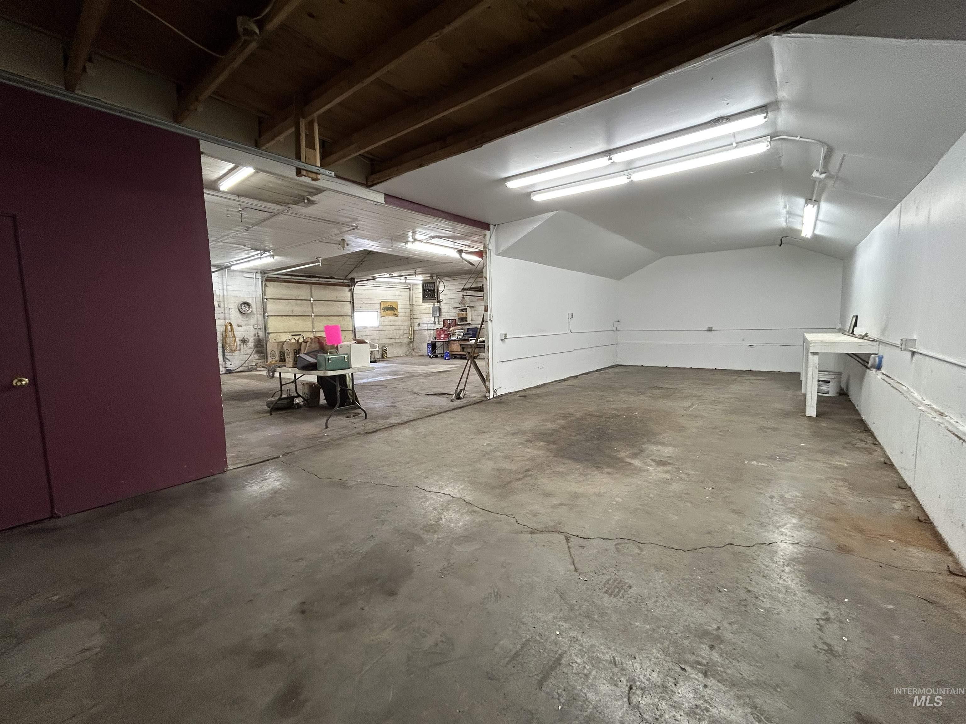 102 E 1st Ave Property Photo 8