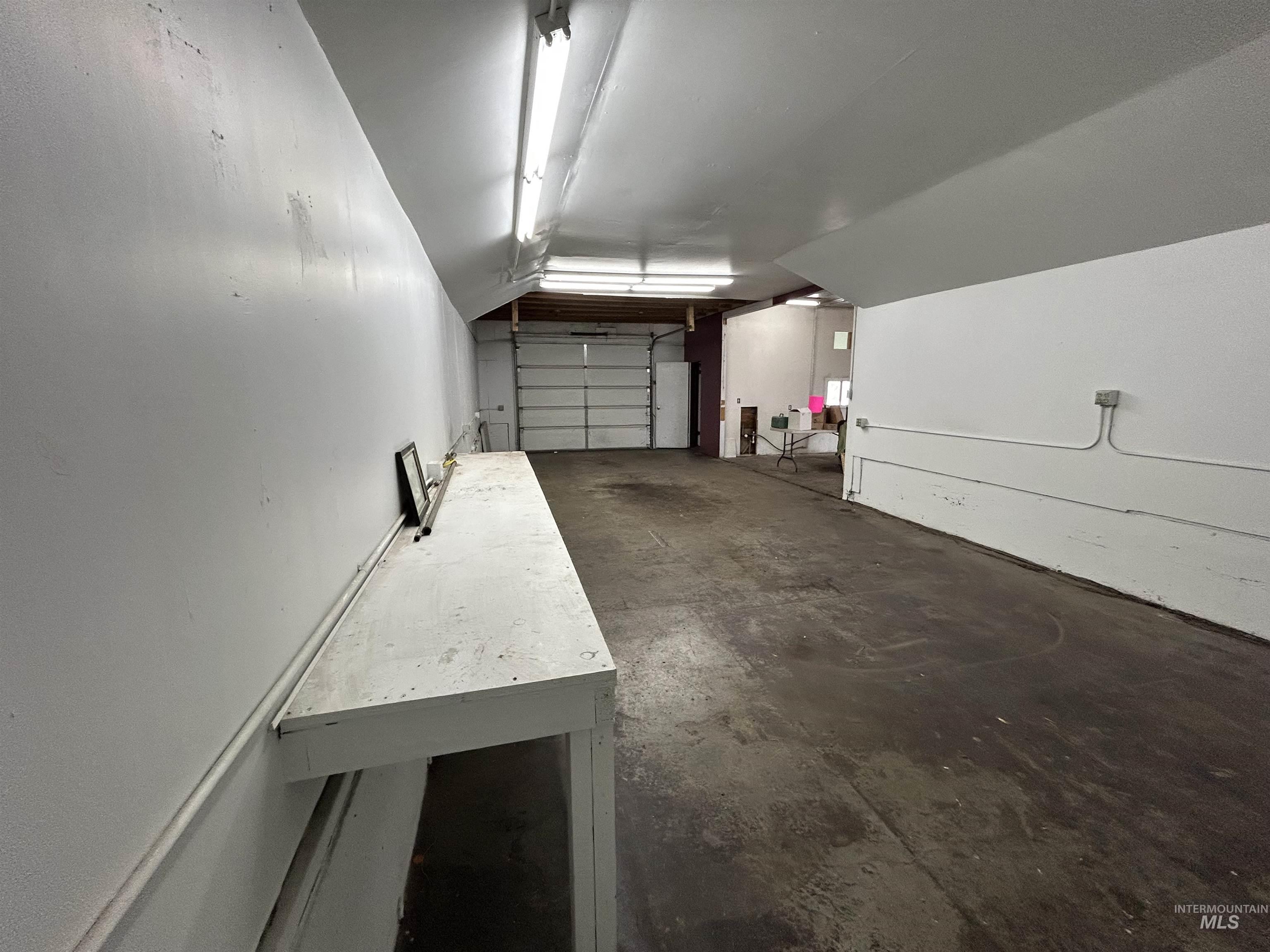 102 E 1st Ave Property Photo 10