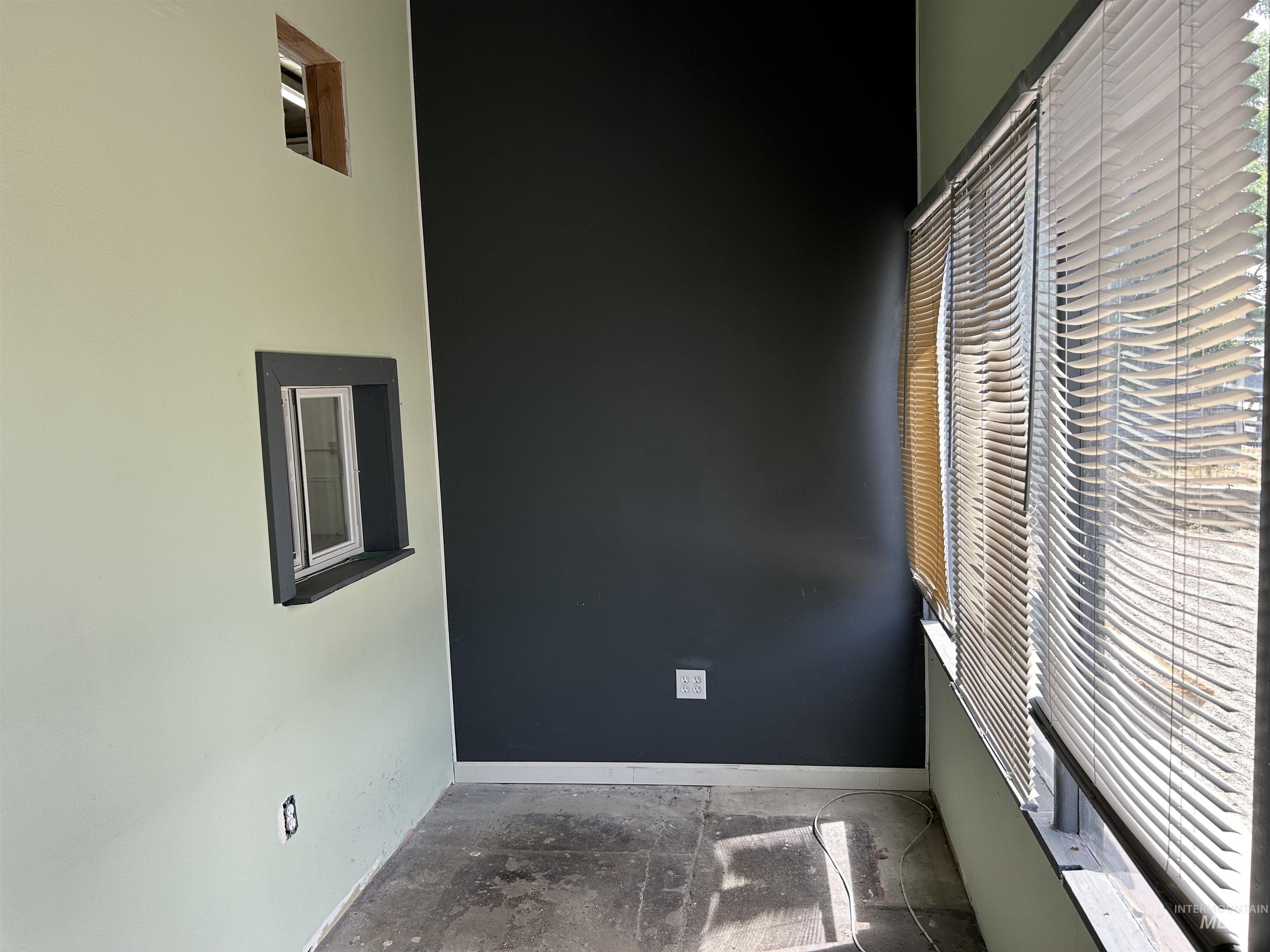 102 E 1st Ave Property Photo 12