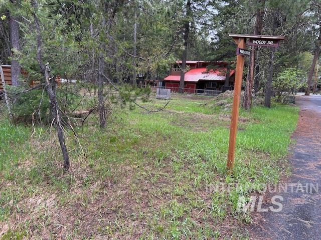 1702 Pine Circle Property Photo 5