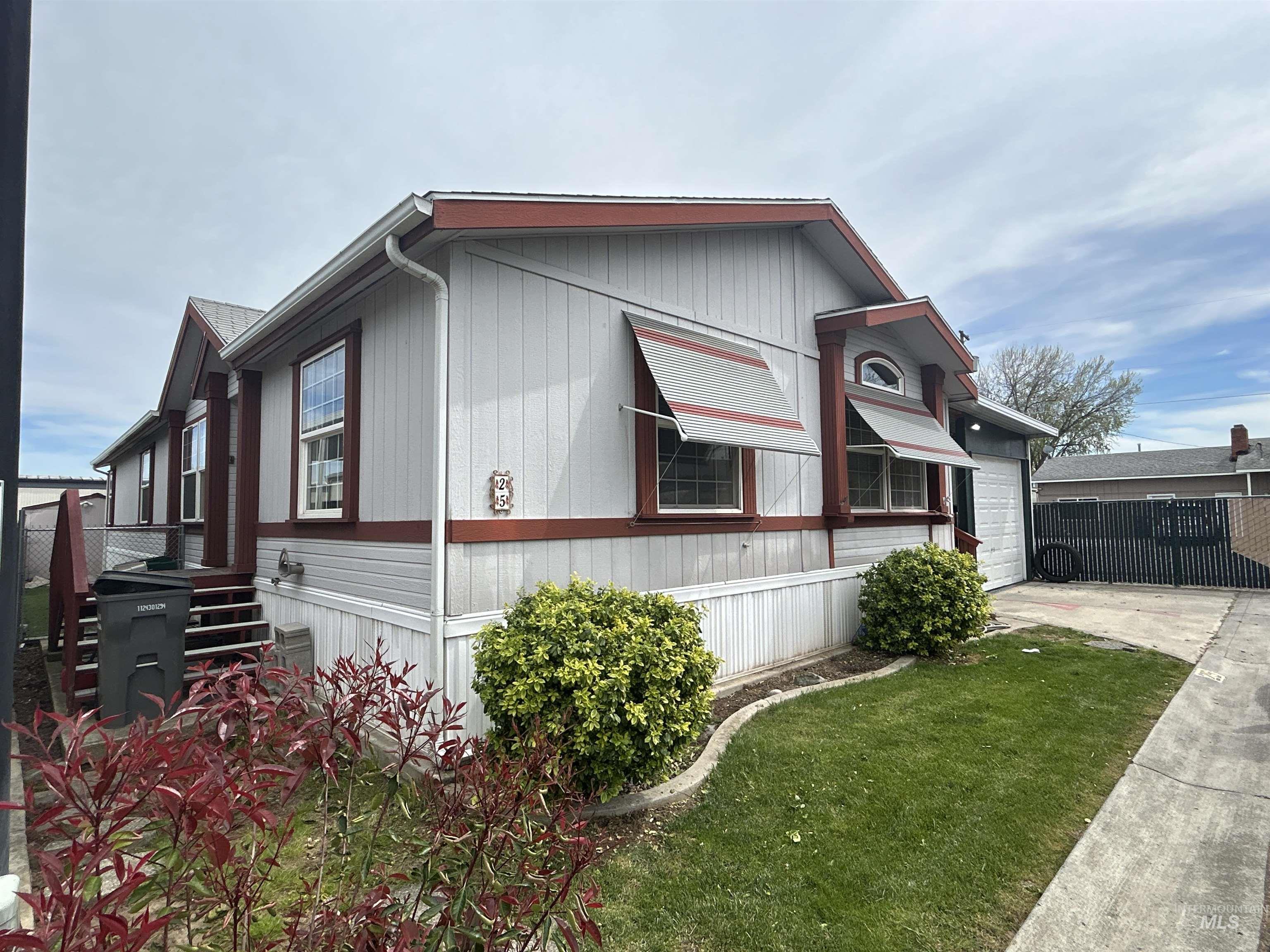 2115 6th Ave. Property Photo 1