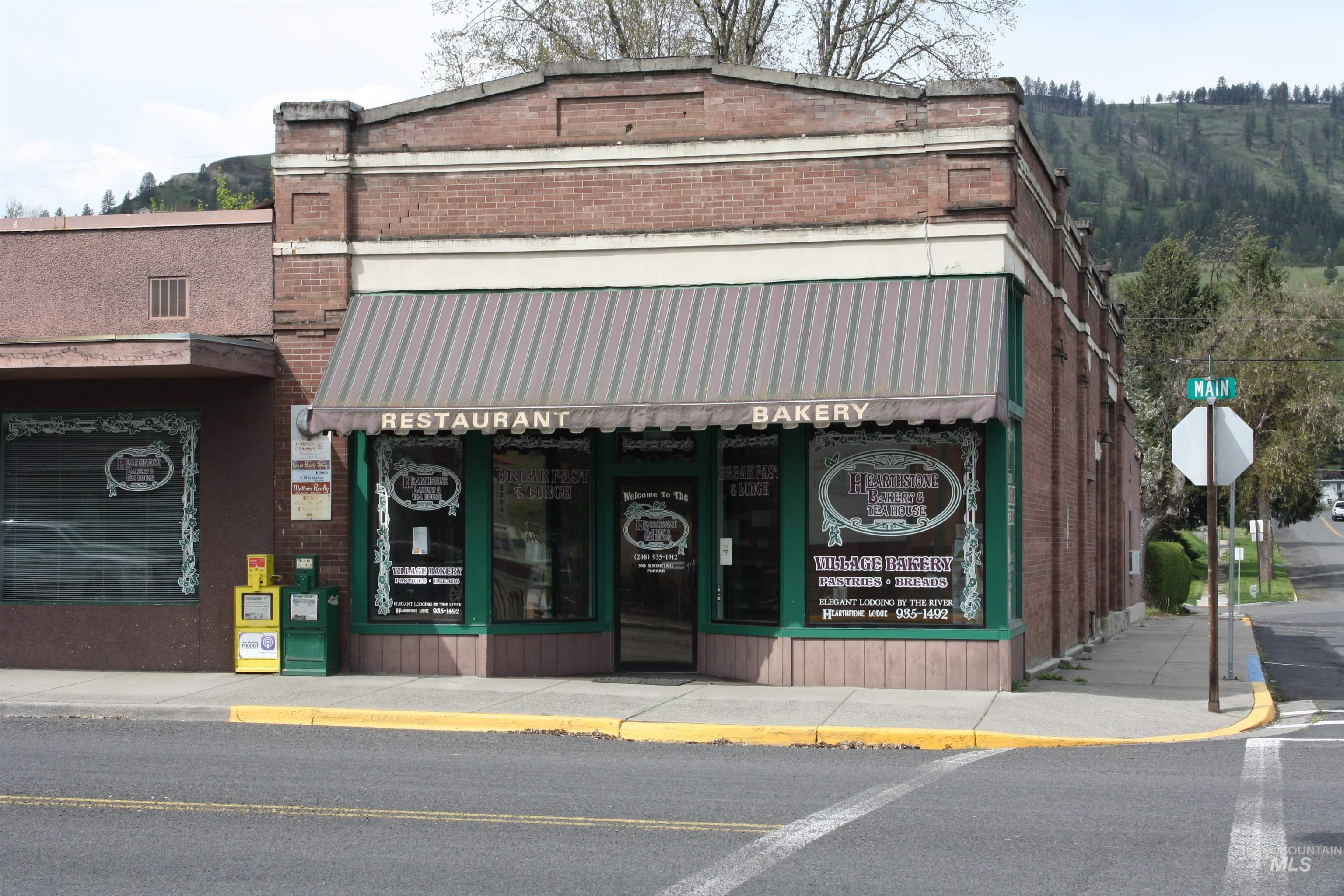 502 Main St