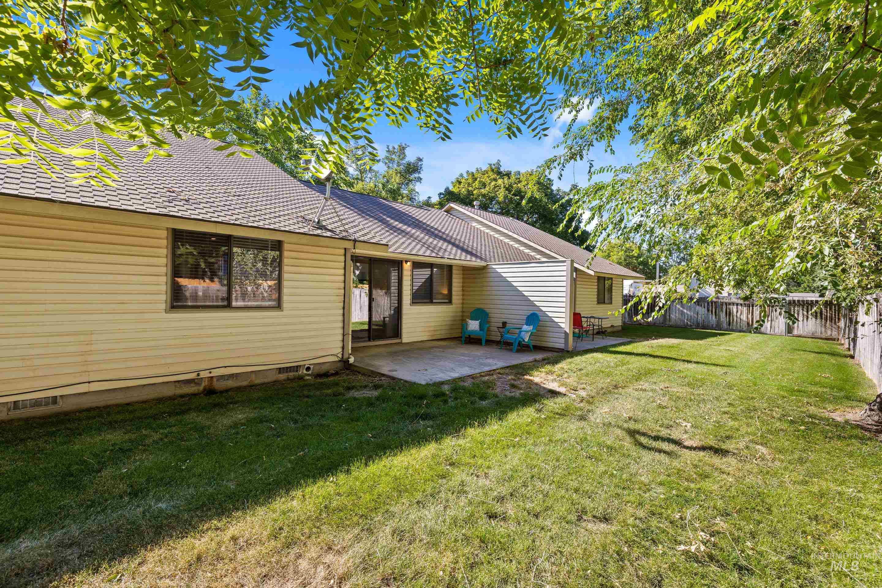 2208 S Gekeler Property Photo 2