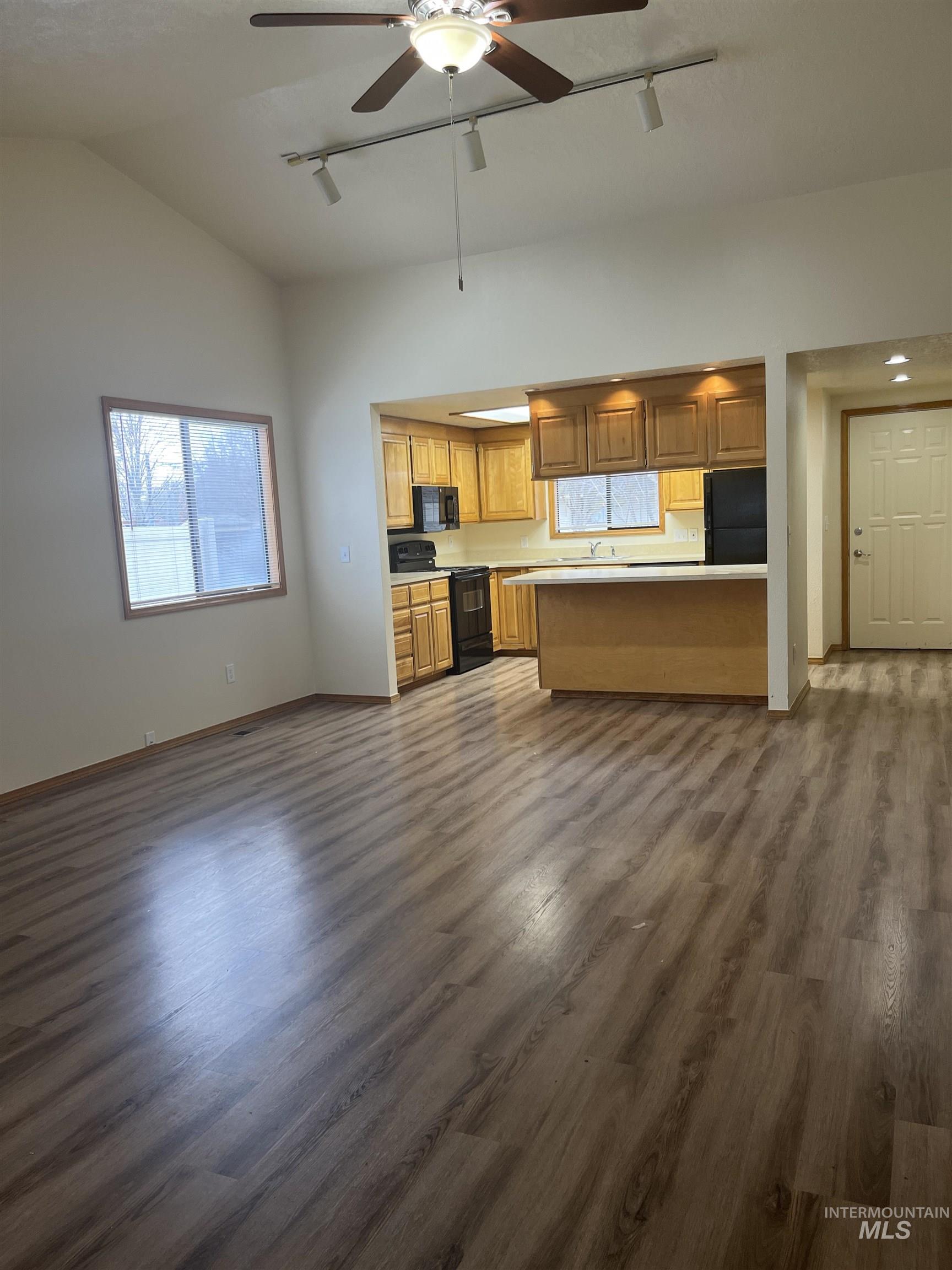 2208 S Gekeler Property Photo 8