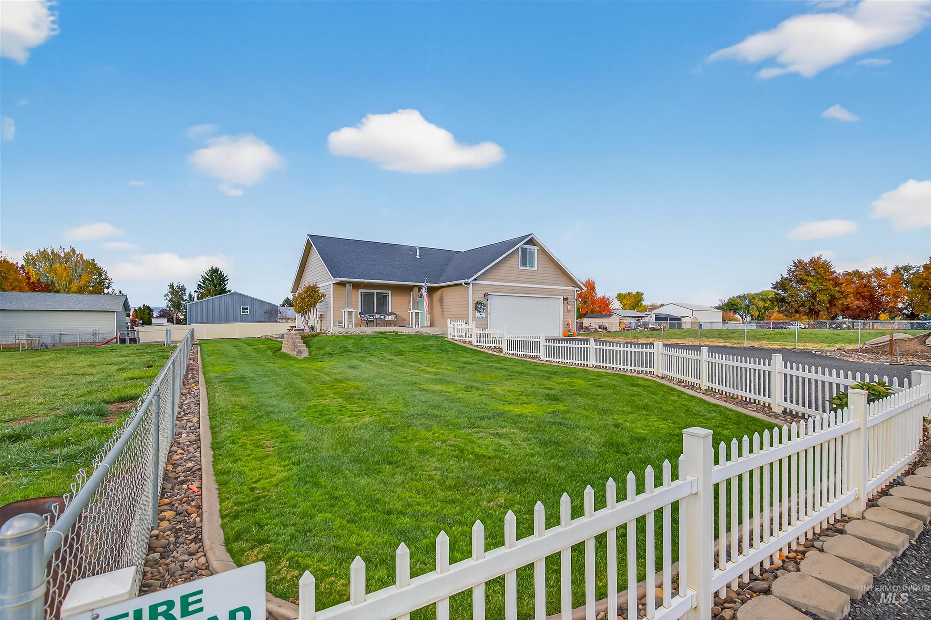 1827 Grelle Ave Property Photo 1