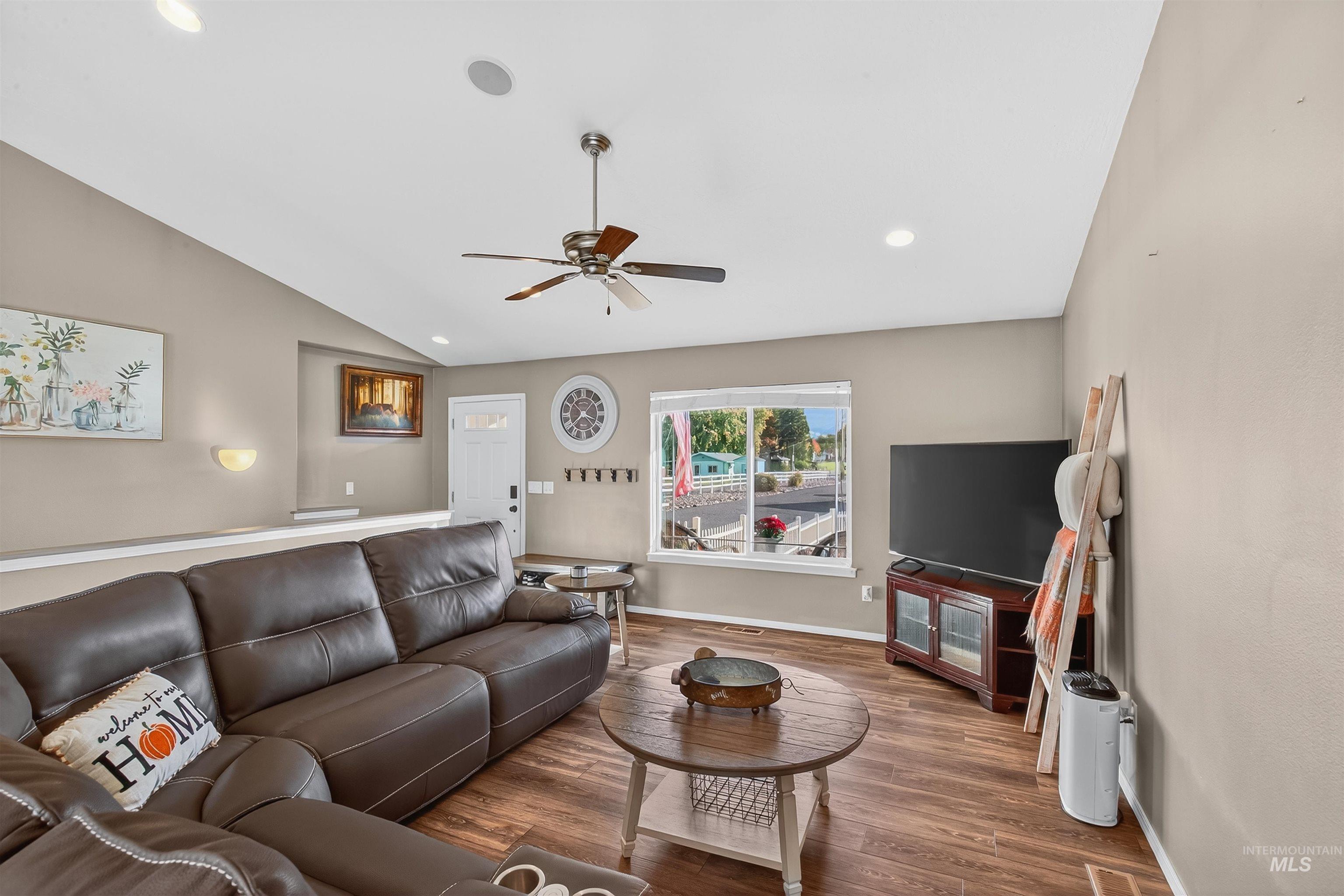 1827 Grelle Ave Property Photo 9