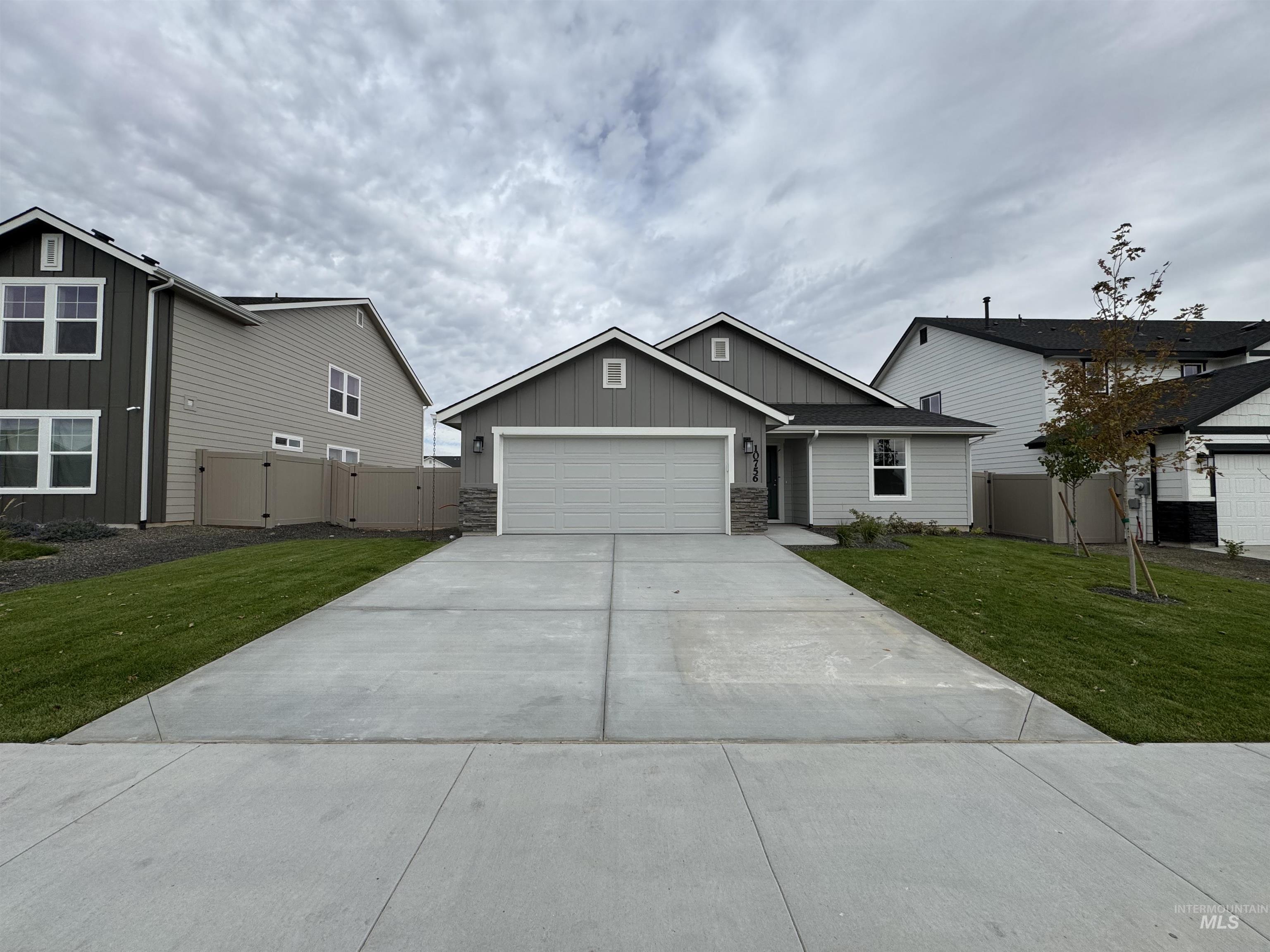 10756 Armuth St Property Photo 1