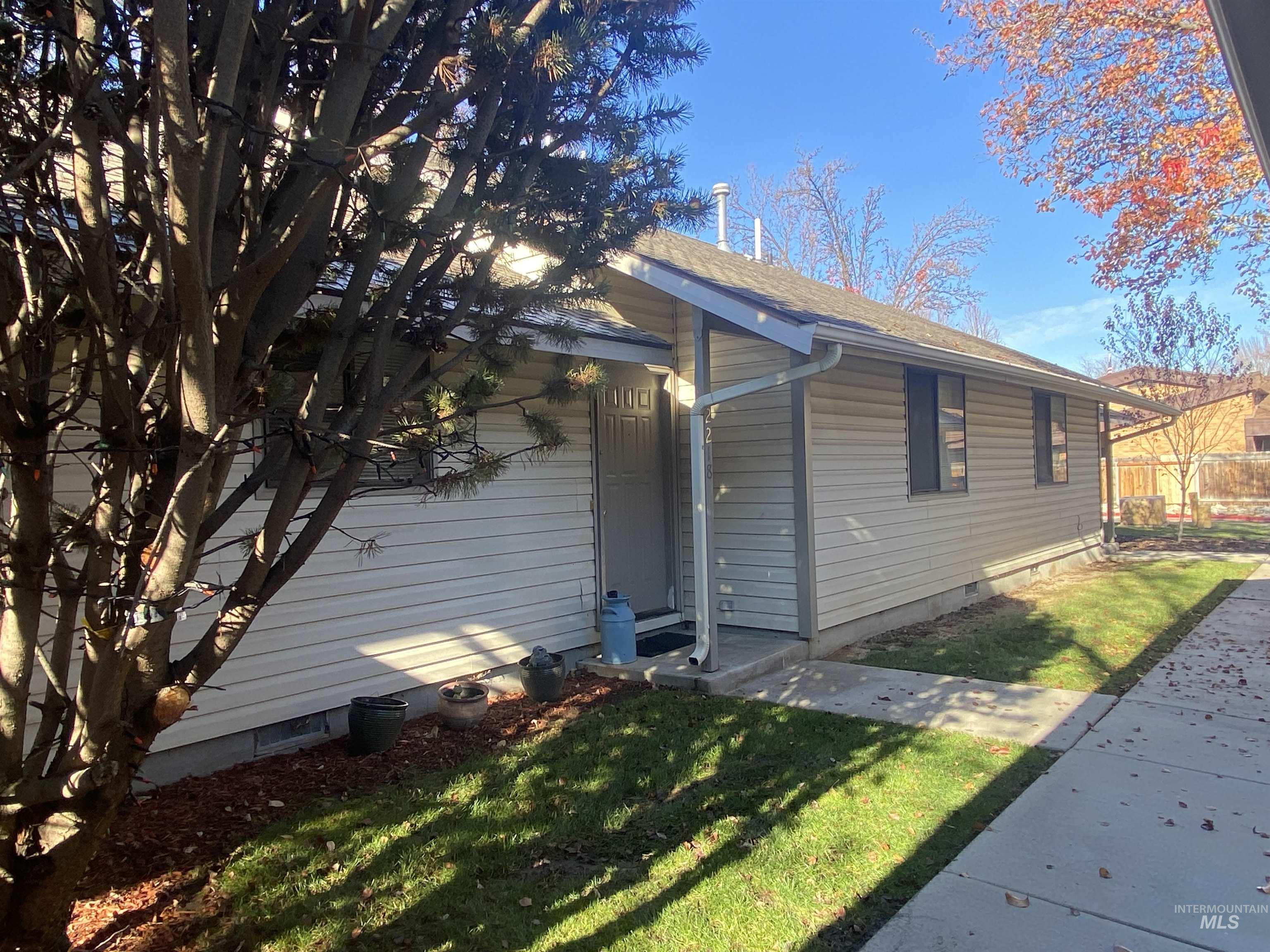 2132 S Gekeler Property Photo 1