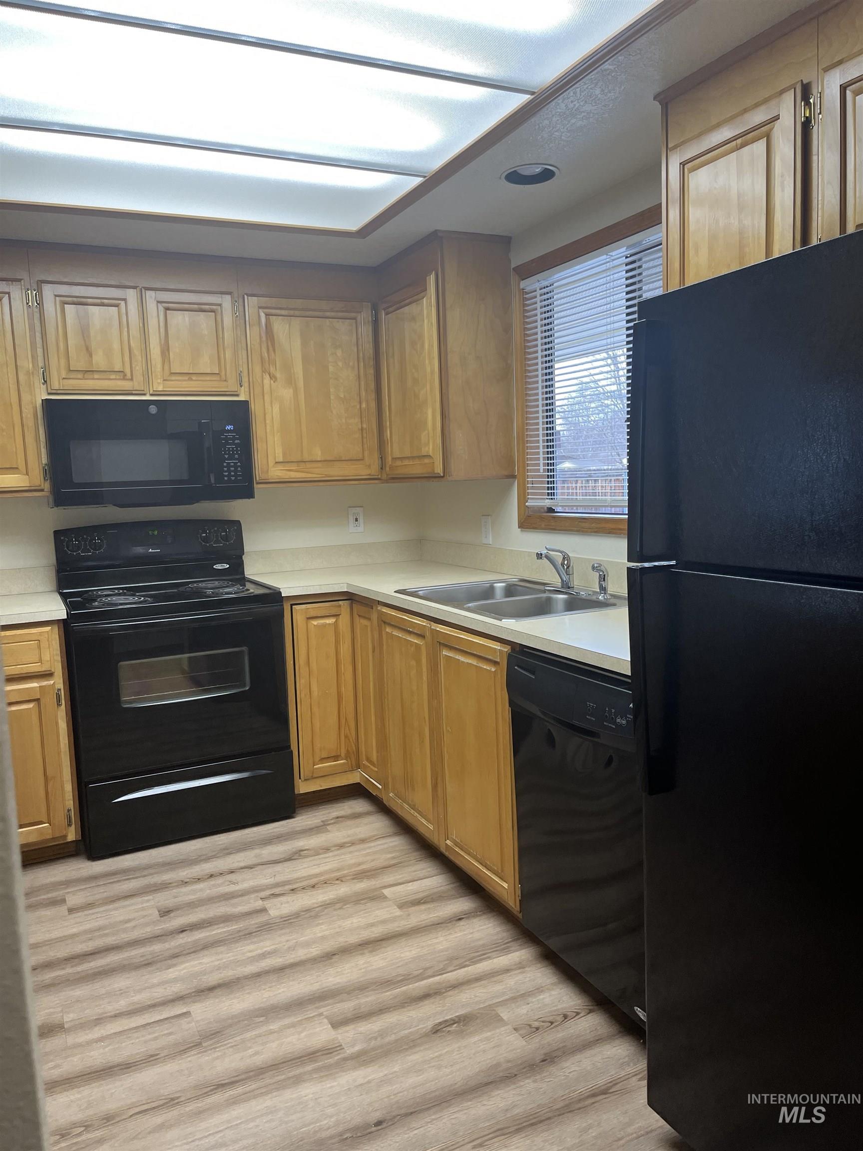 2132 S Gekeler Property Photo 11