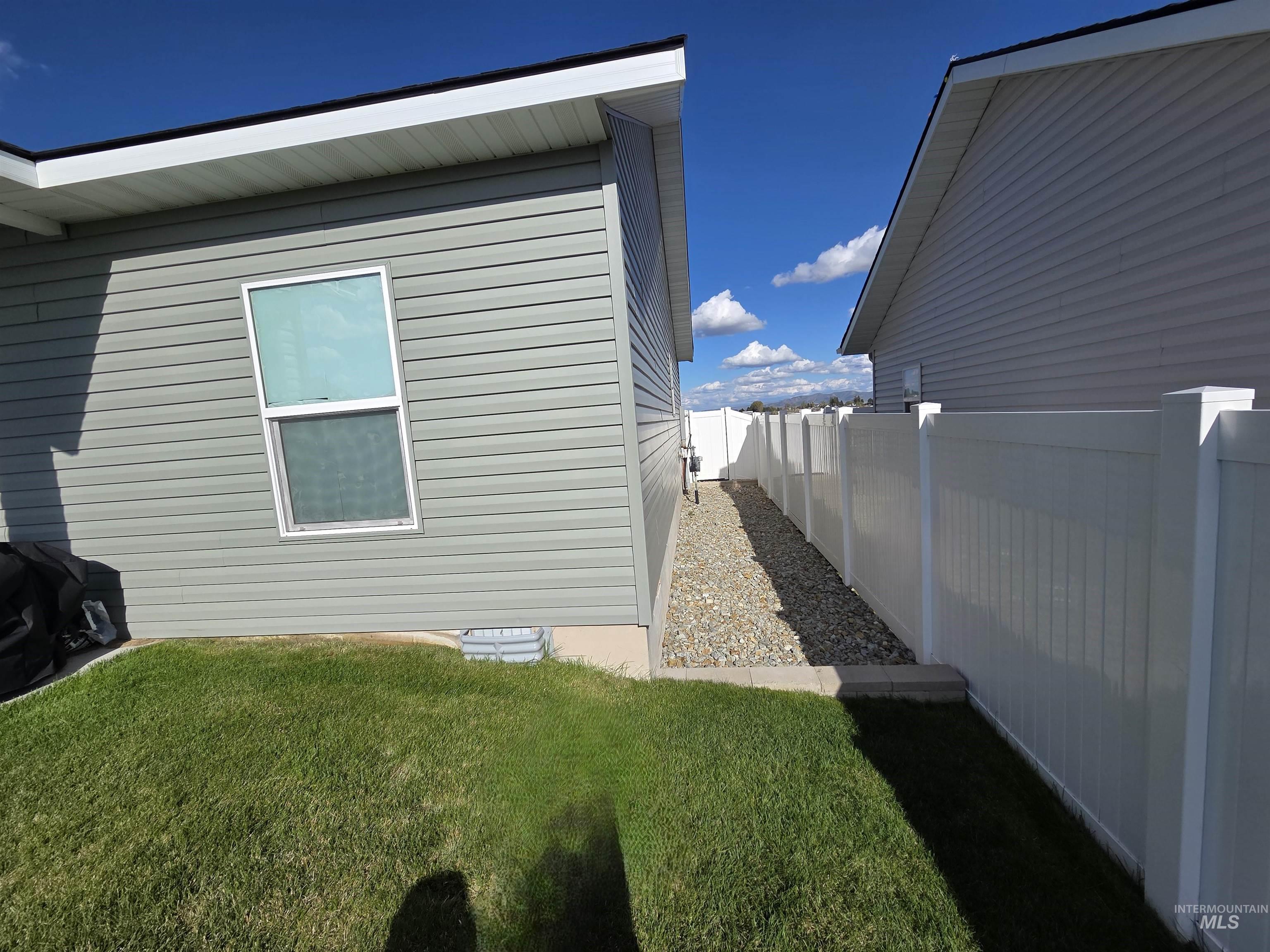 2440 Lotus Ave Property Photo 9