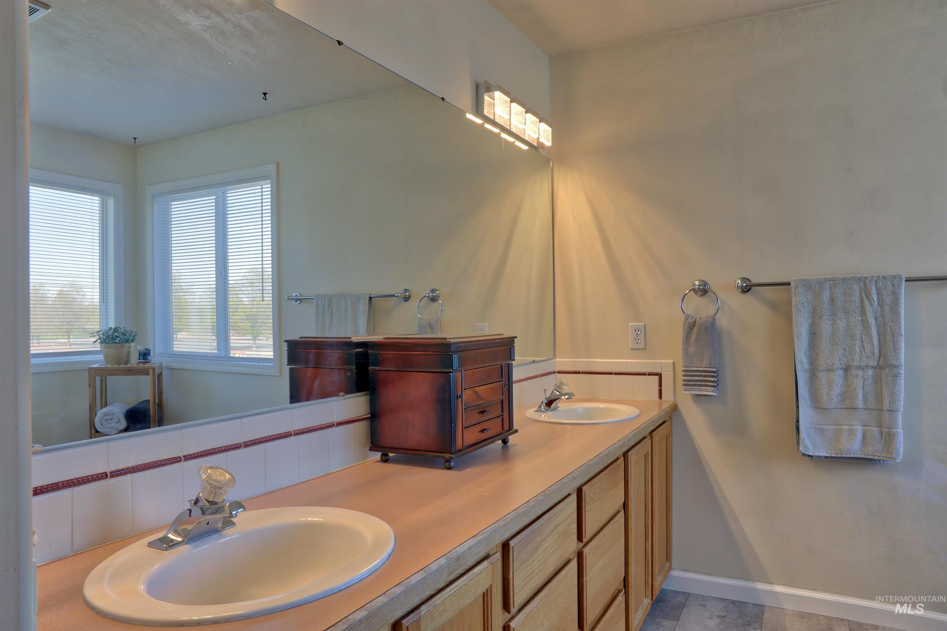 13926 W Bunkerhill Ct Property Photo 10