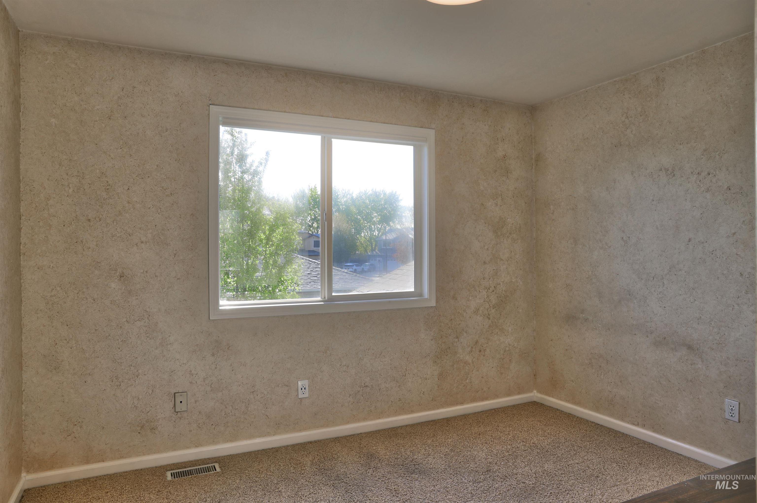 13926 W Bunkerhill Ct Property Photo 15