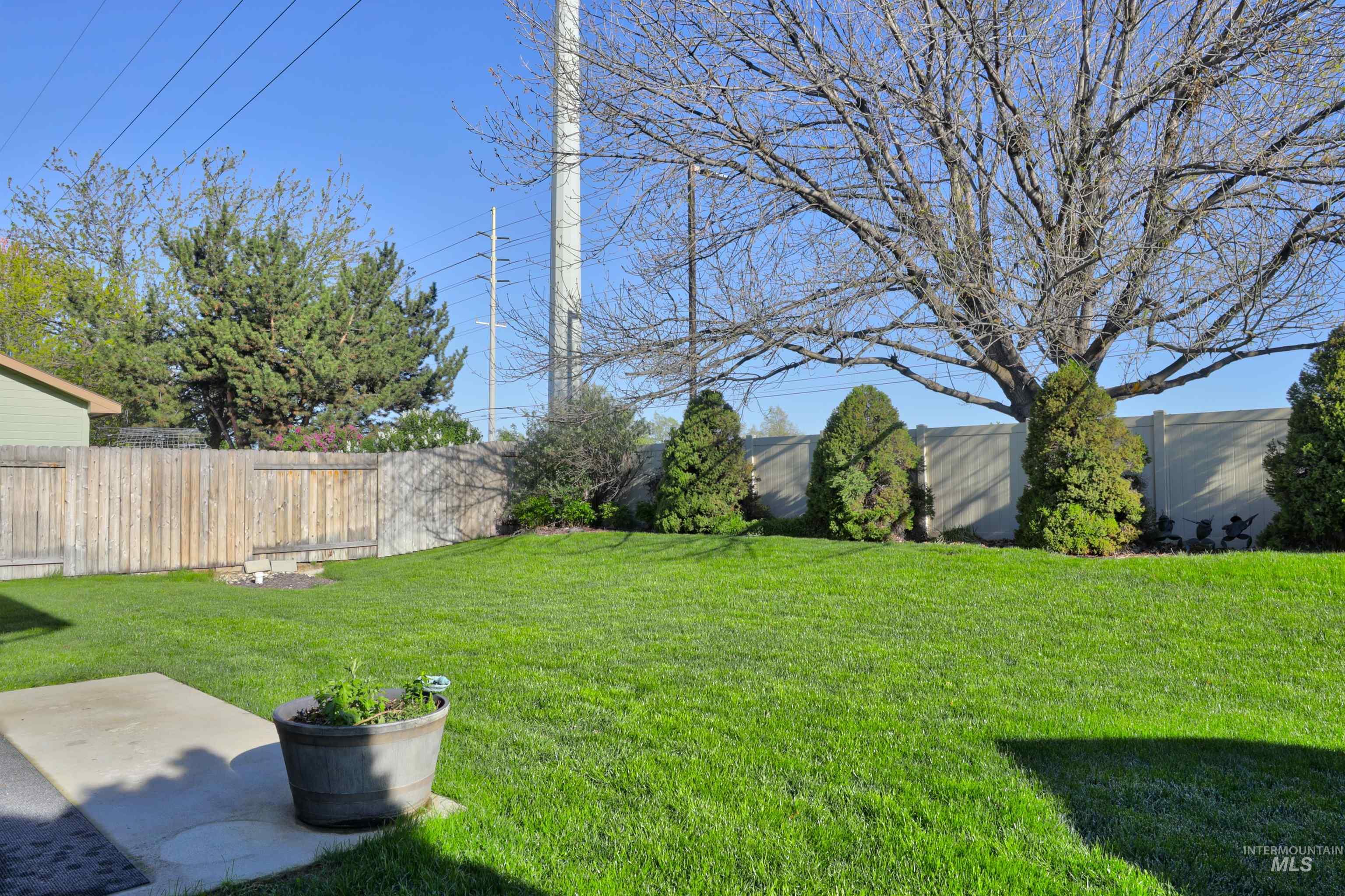 13926 W Bunkerhill Ct Property Photo 19