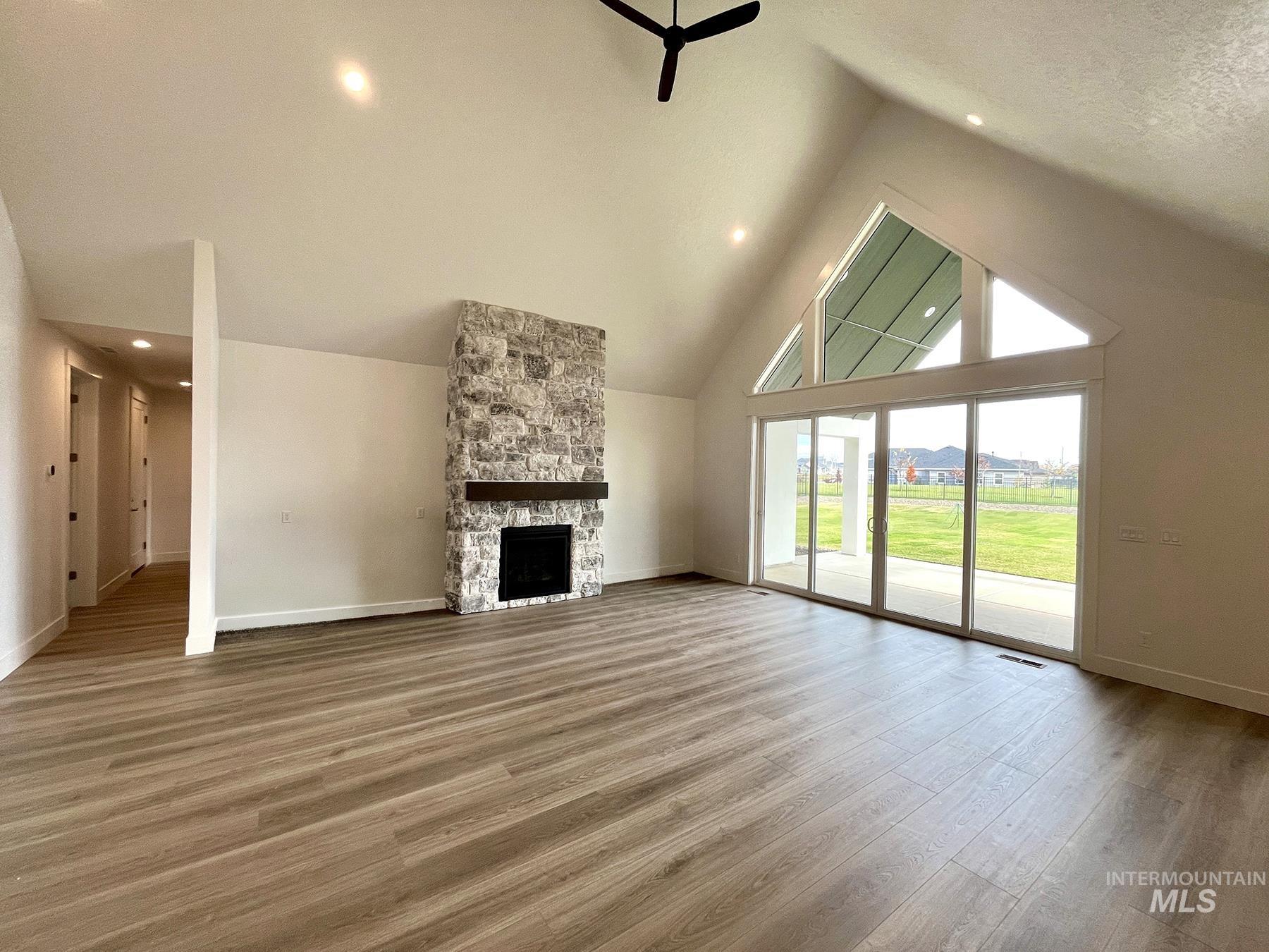 305 S Gearbox Way Property Photo 2