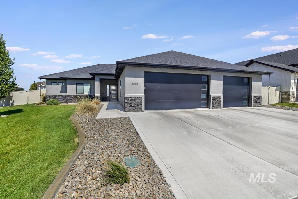 2733 Sunray Loop Property Photo 1