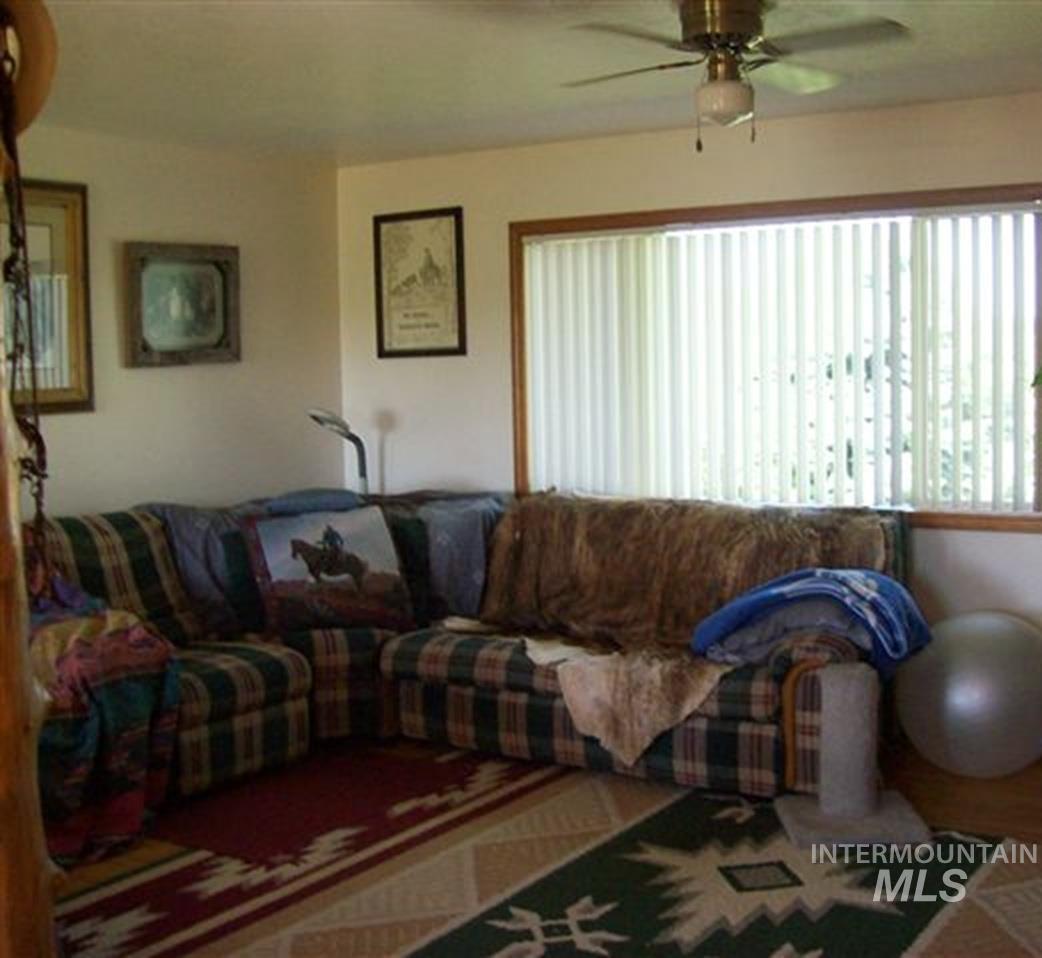721 Mendiola Rd Property Photo 5