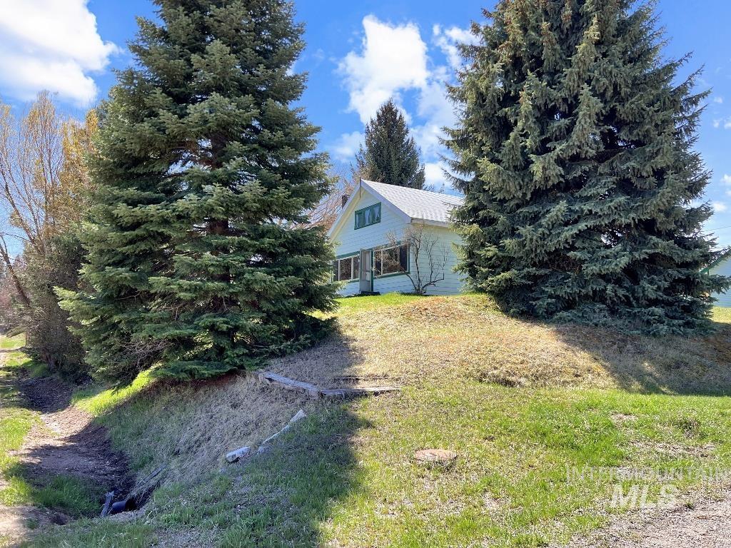 101 S Hillcrest Rd Property Photo 2