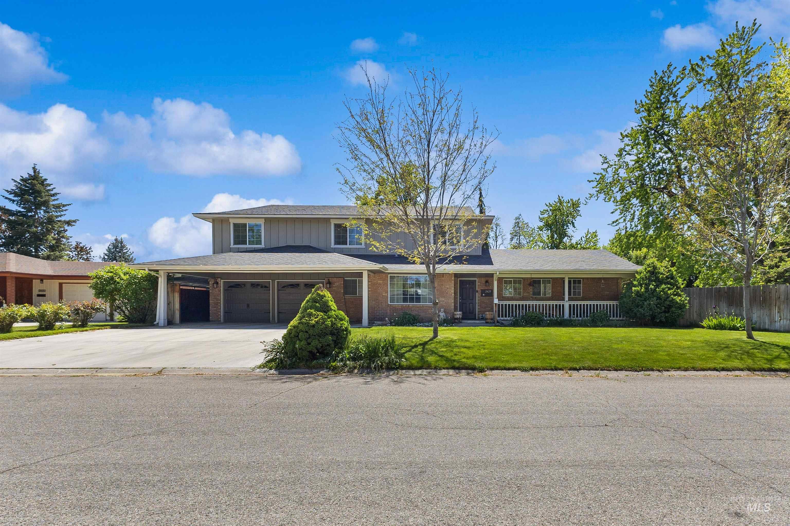 2425 N Redway Road Property Photo 1