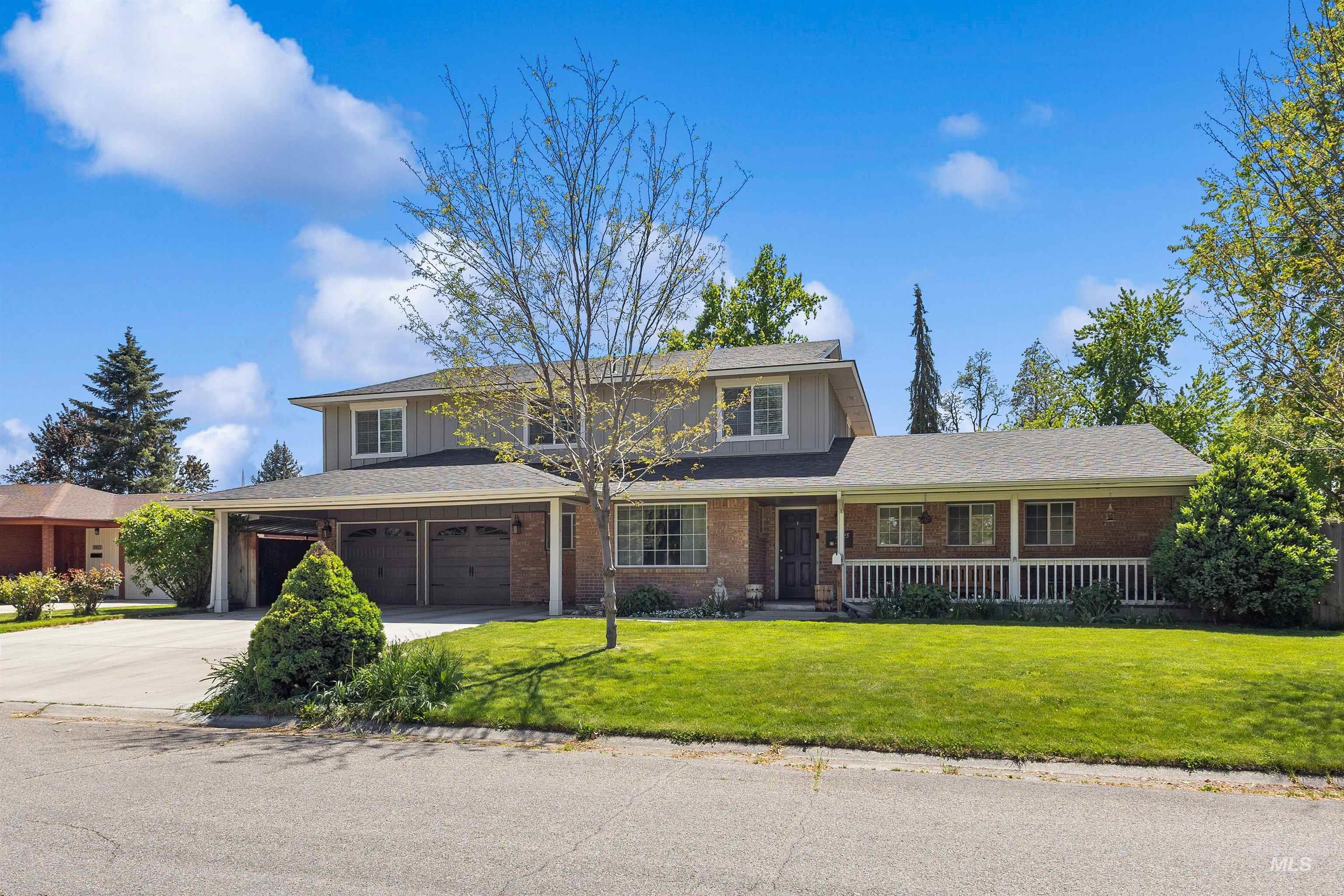 2425 N Redway Road Property Photo 2