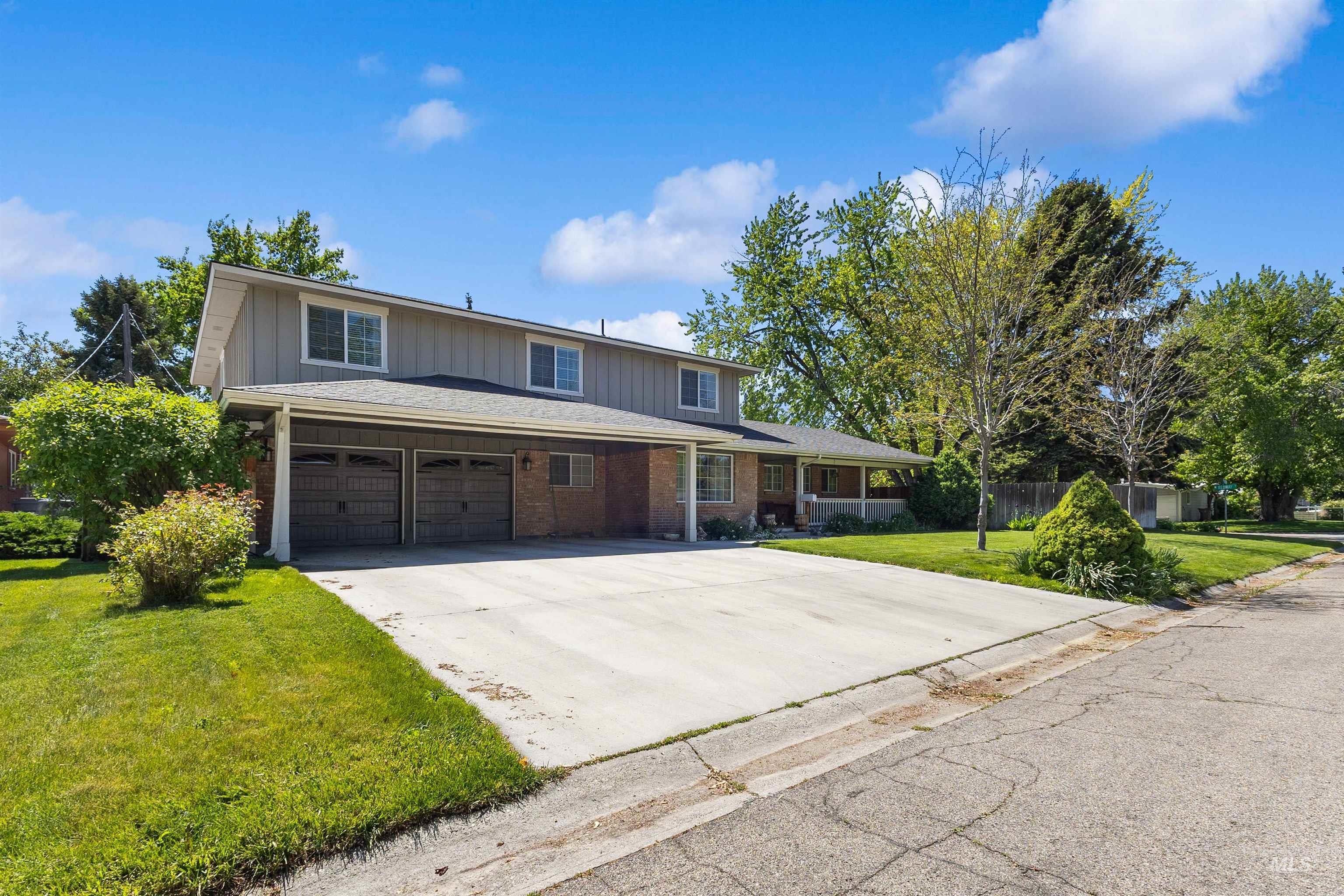 2425 N Redway Road Property Photo 3