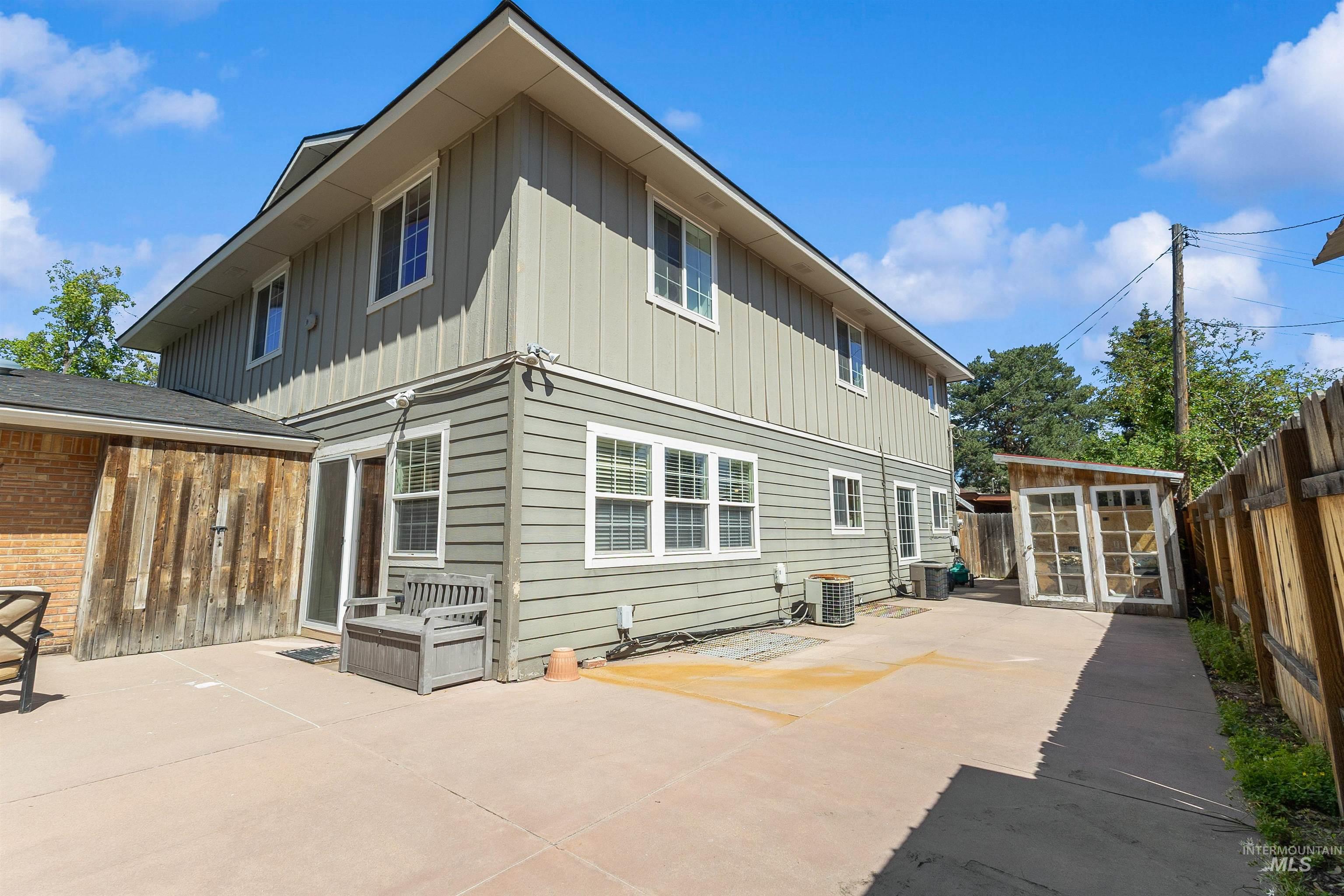 2425 N Redway Road Property Photo 8