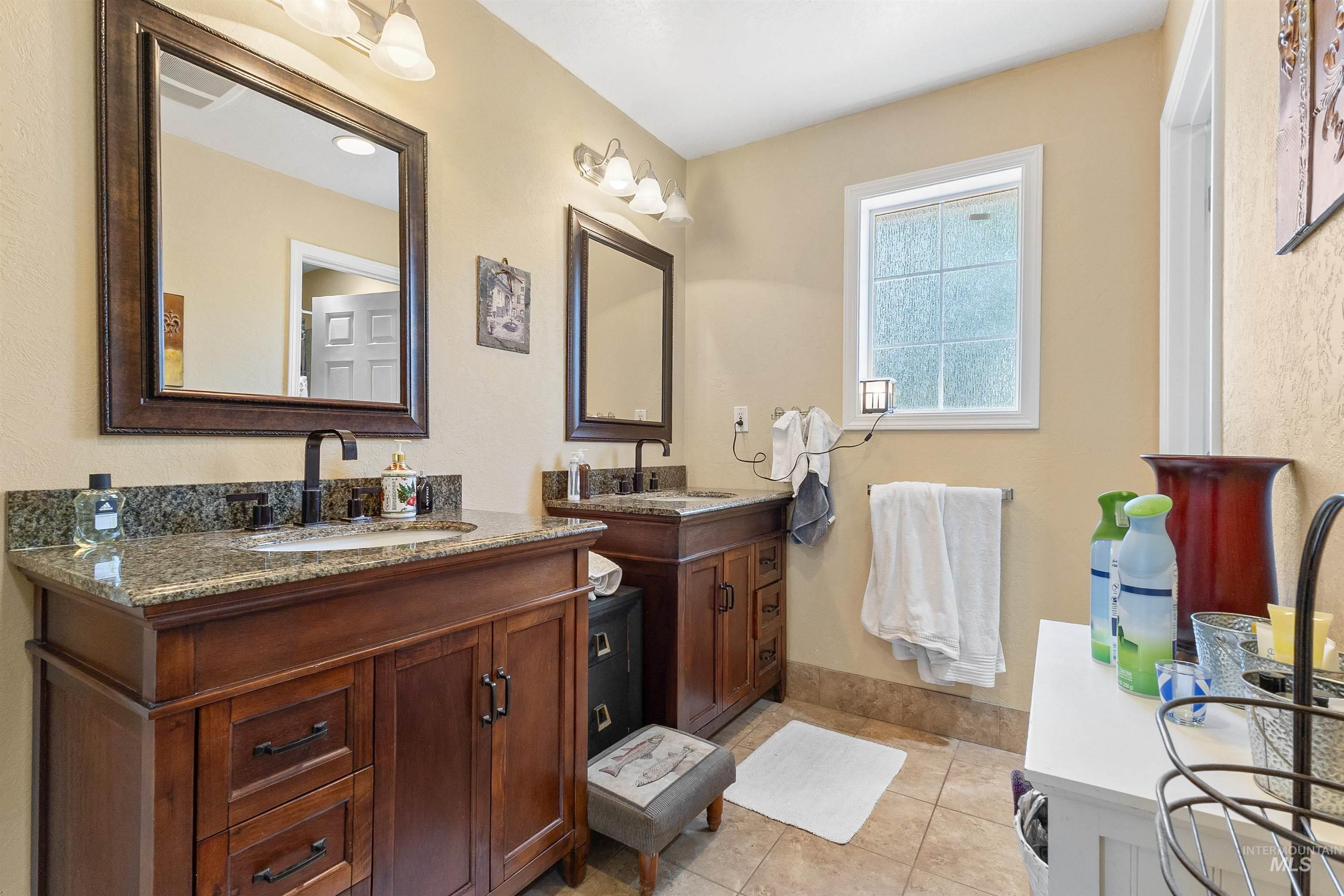 2425 N Redway Road Property Photo 11