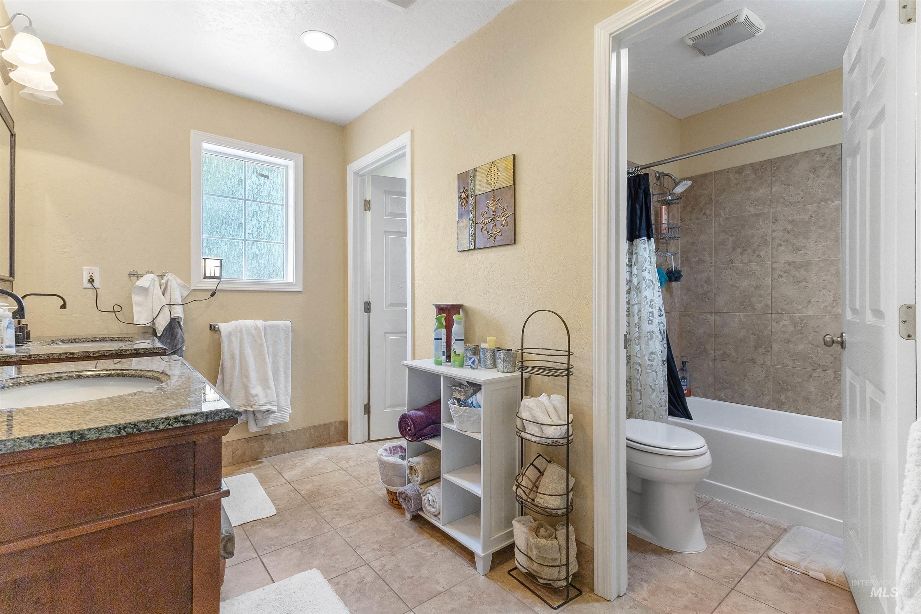 2425 N Redway Road Property Photo 13