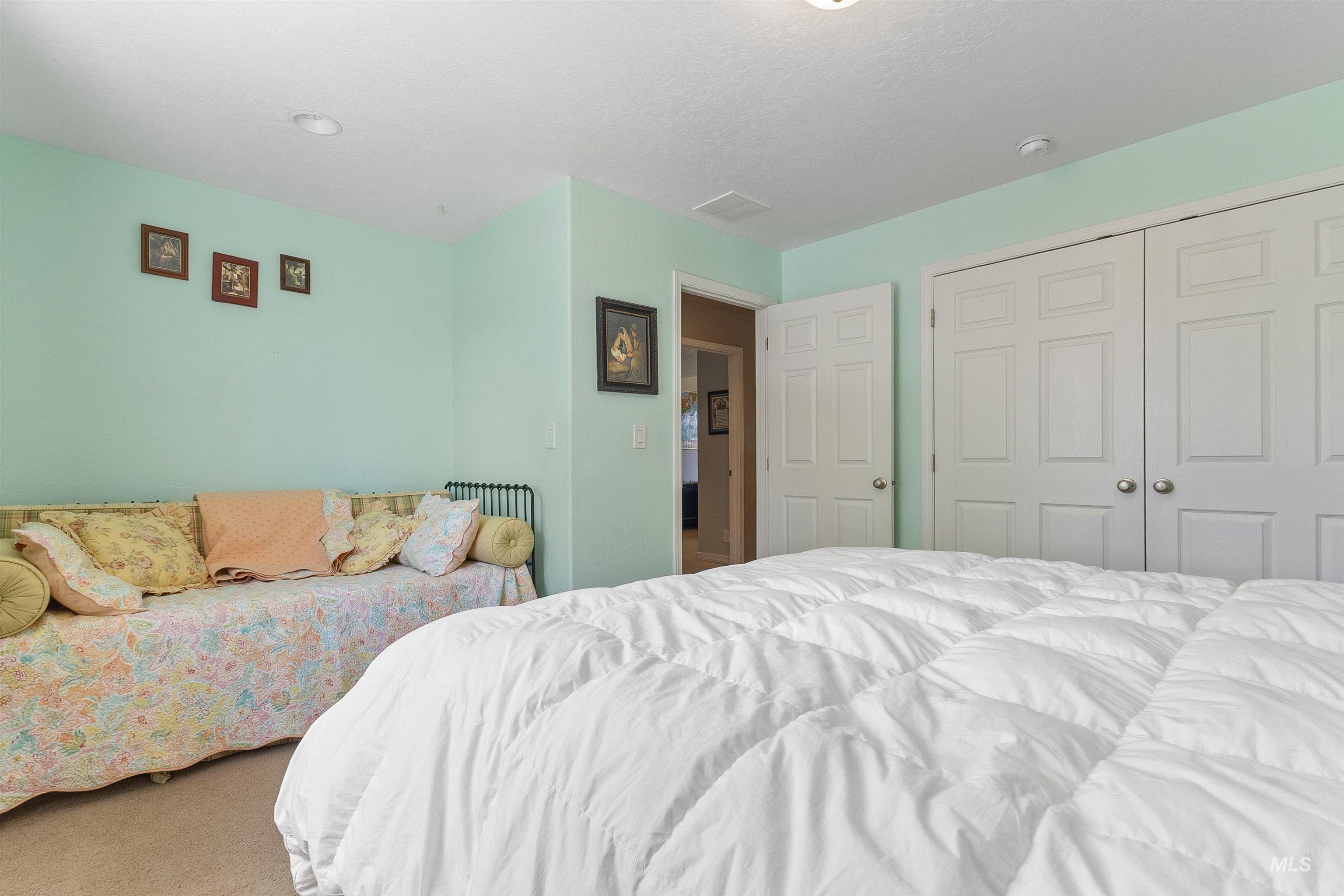 2425 N Redway Road Property Photo 15